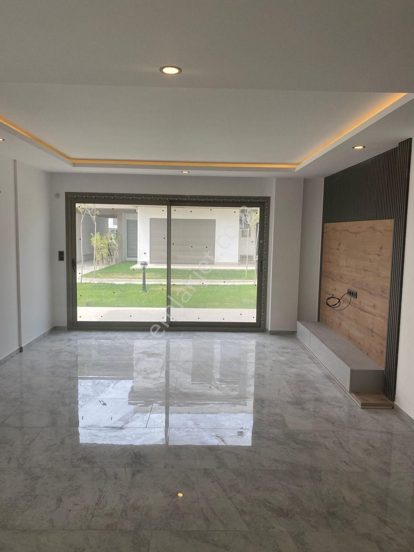 Kuşadası Sahil Siteleri Yolun Alttında Köşe Konum 3+1 - Görsel 6