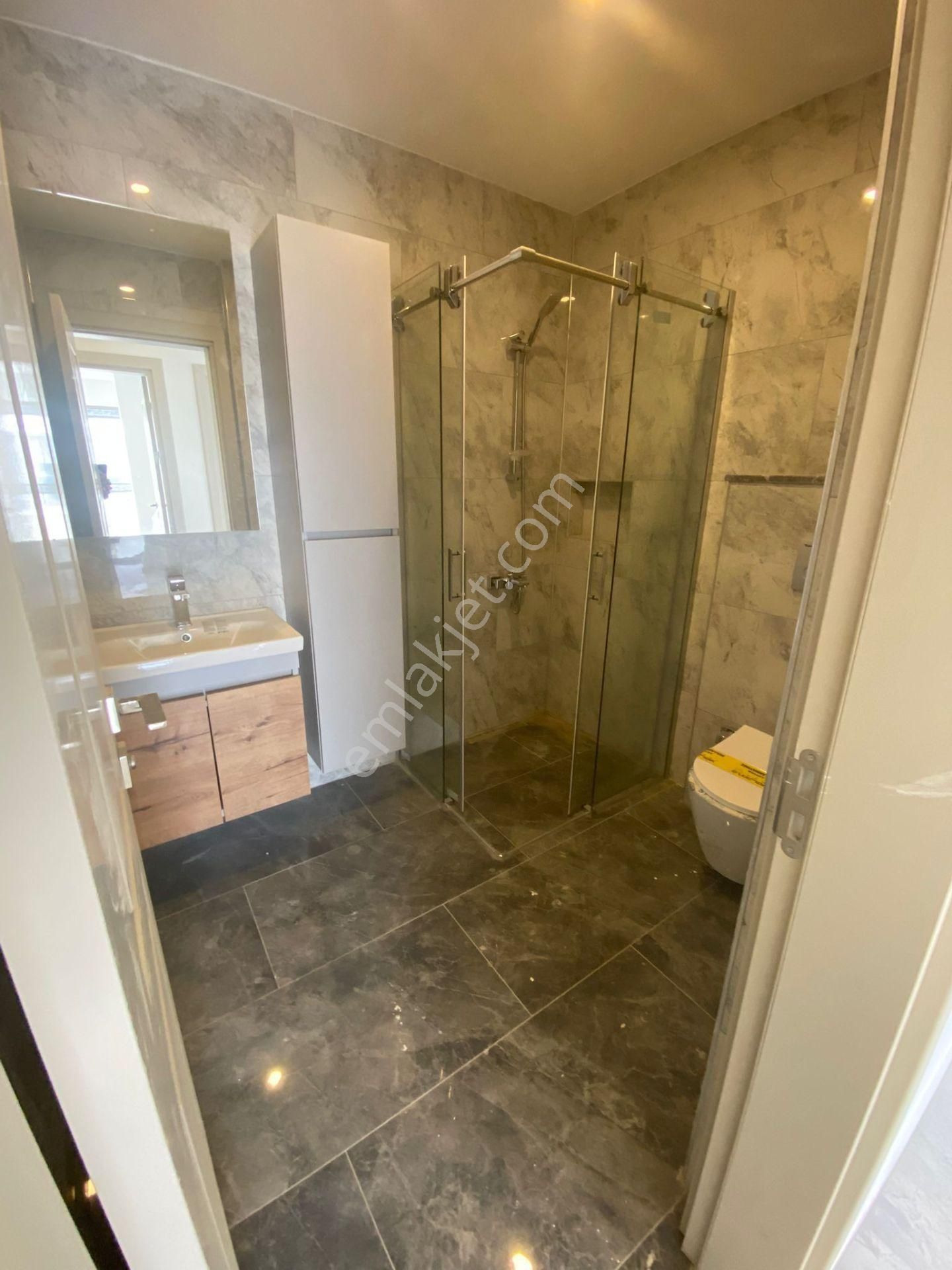 Kuşadası Sahil Siteleri Yolun Alttında Köşe Konum 3+1 - Görsel 15