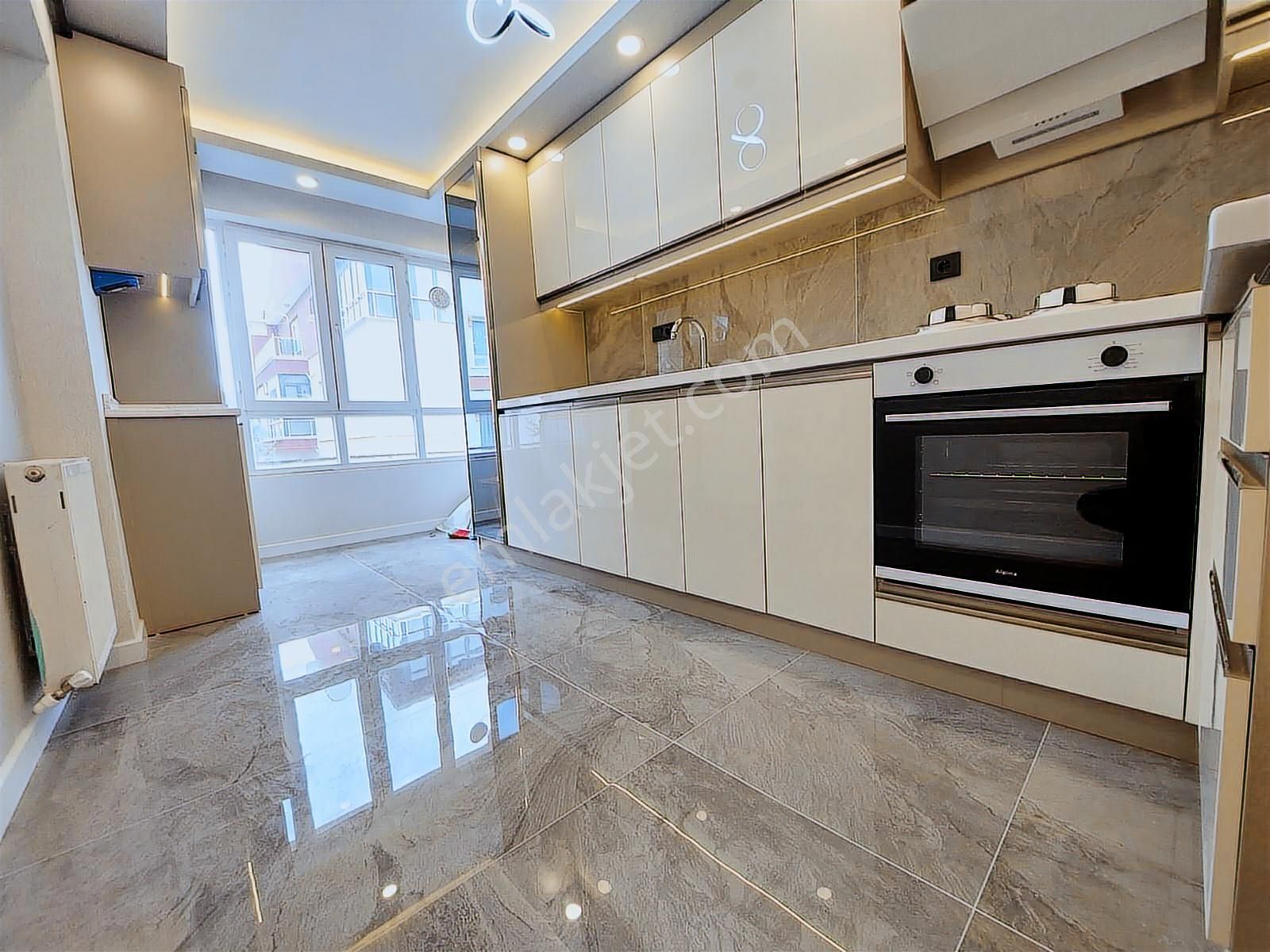 Elvan Mah Satılık 3+1 Ful Yapılı Kat Ta Geniş Daire