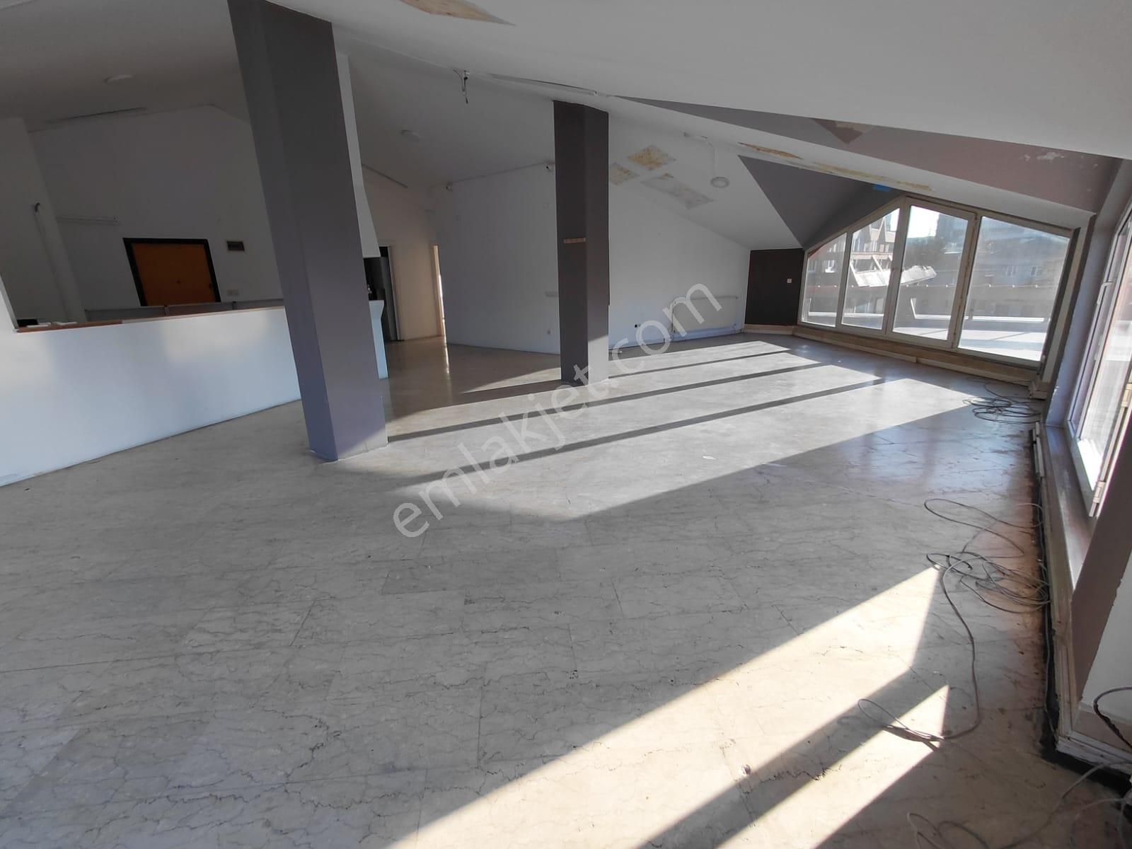 Mecidiyeköy Merkezde Kiralık Ofis 350 M2 Teraslı Çatı Katı Şehir Manzaralı - Görsel 13