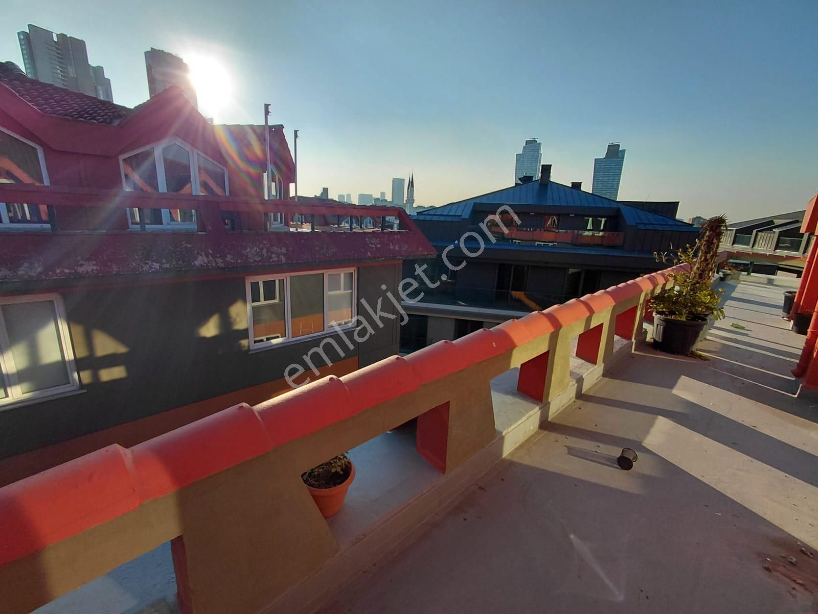 Mecidiyeköy Merkezde Kiralık Ofis 350 M2 Teraslı Çatı Katı Şehir Manzaralı - Görsel 17