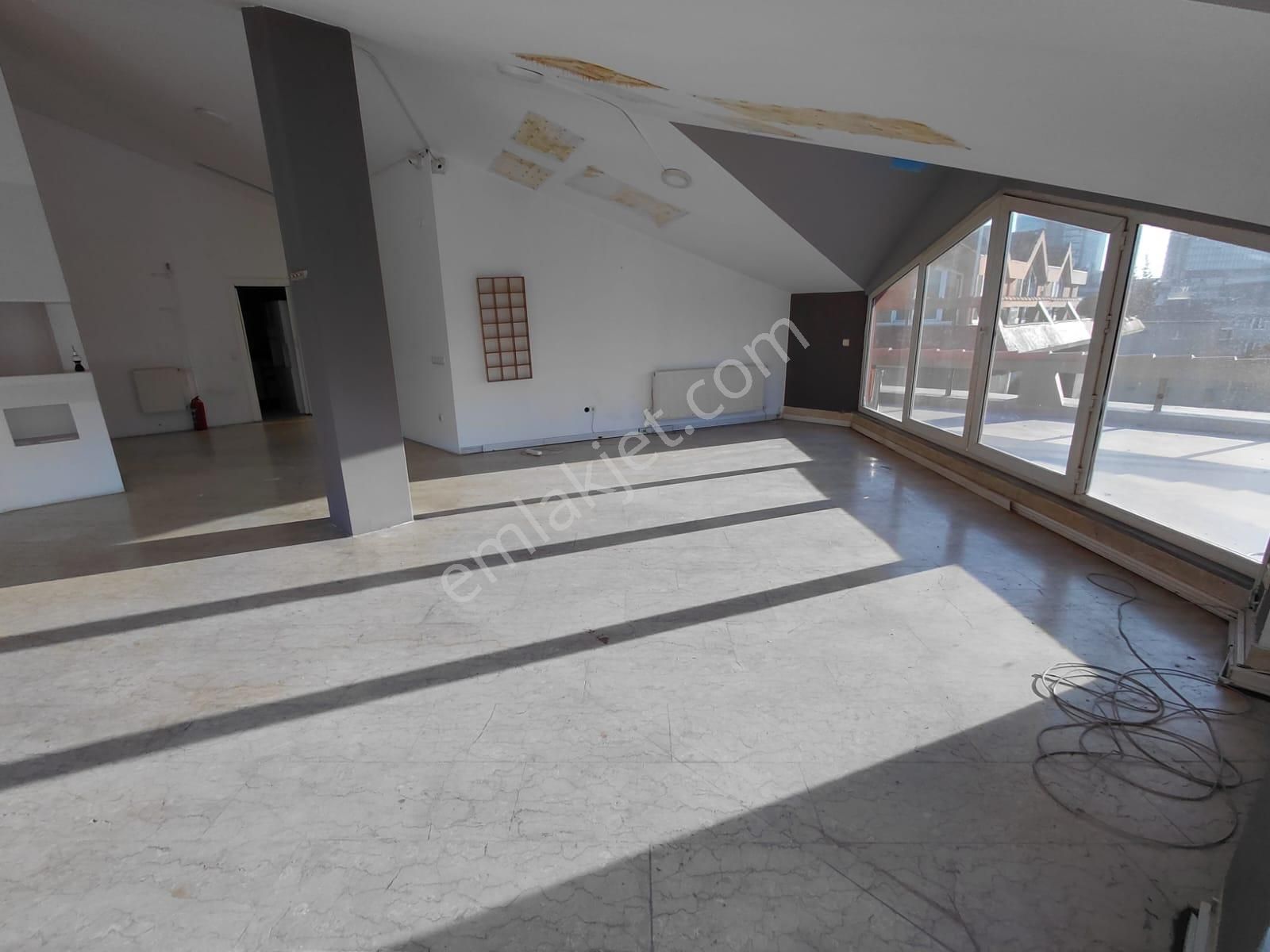 Mecidiyeköy Merkezde Kiralık Ofis 350 M2 Teraslı Çatı Katı Şehir Manzaralı - Görsel 6