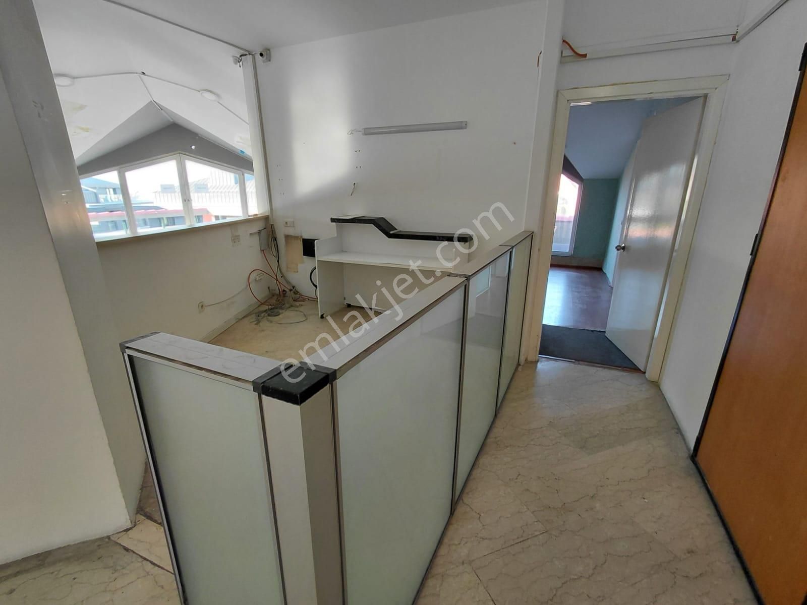 Mecidiyeköy Merkezde Kiralık Ofis 350 M2 Teraslı Çatı Katı Şehir Manzaralı - Görsel 21