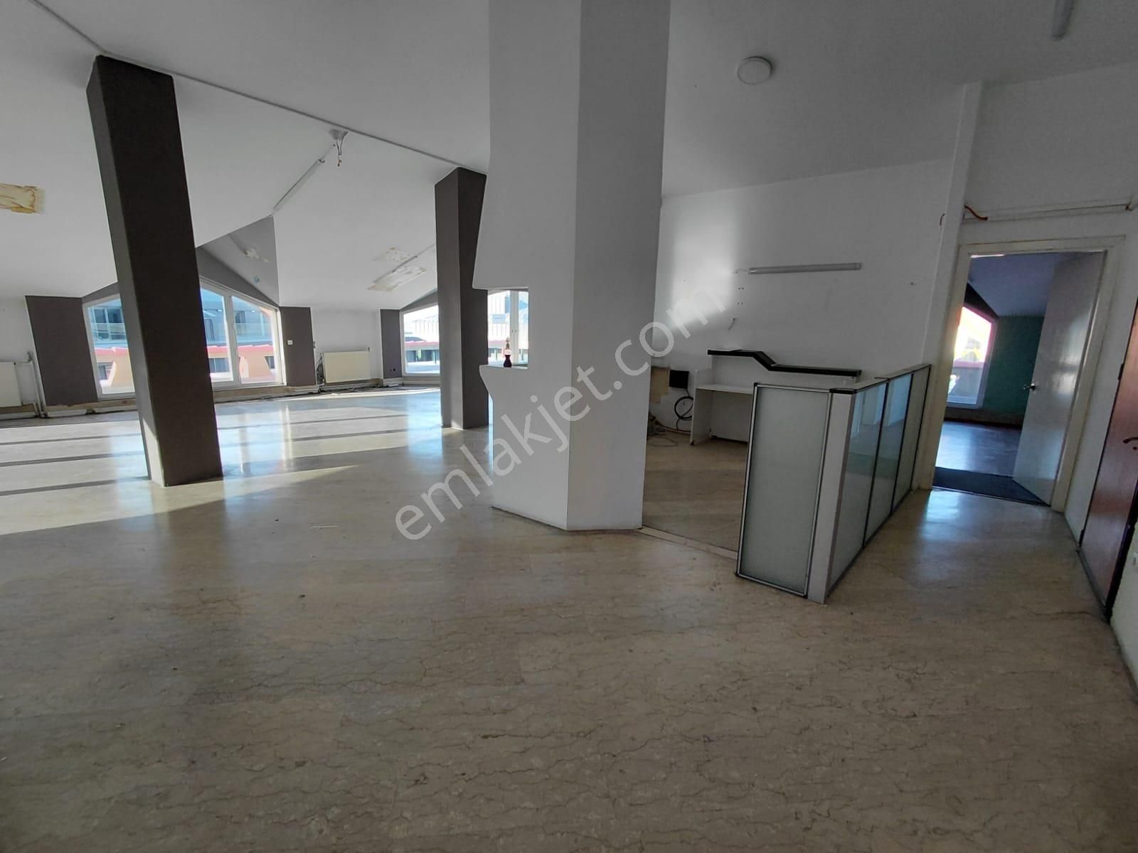 Mecidiyeköy Merkezde Kiralık Ofis 350 M2 Teraslı Çatı Katı Şehir Manzaralı - Görsel 8