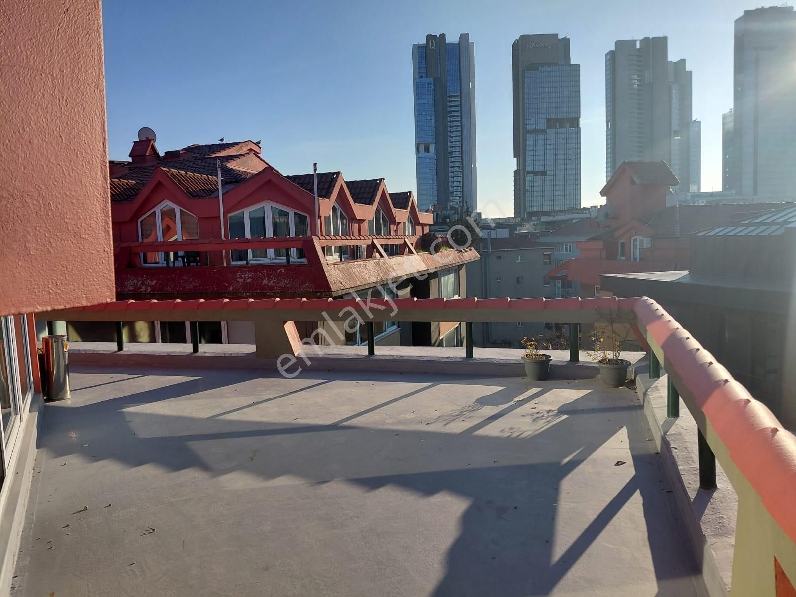 Mecidiyeköy Merkezde Kiralık Ofis 350 M2 Teraslı Çatı Katı Şehir Manzaralı - Görsel 16