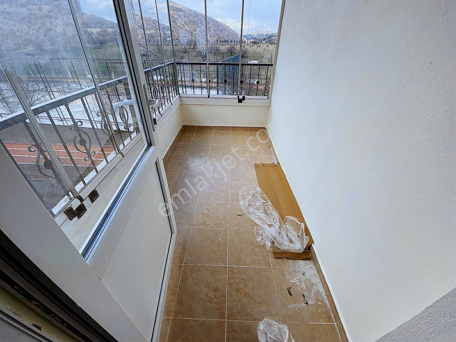 2+1 80 M2 1.katta Ful Yapılı Komple Etrafı Açık Fırsat Daire !! - Görsel 2