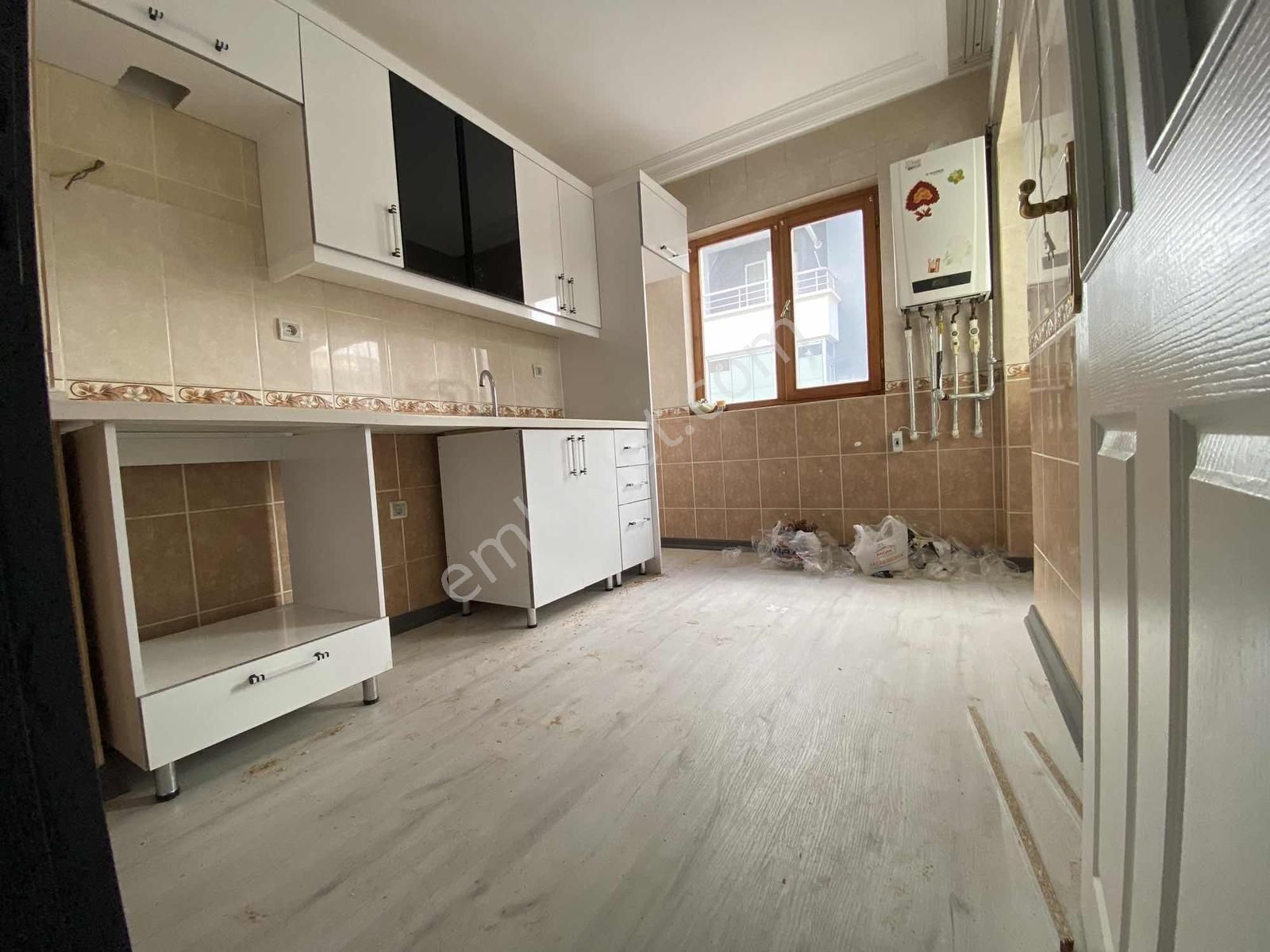 2+1 80 M2 1.katta Ful Yapılı Komple Etrafı Açık Fırsat Daire !! - Görsel 4