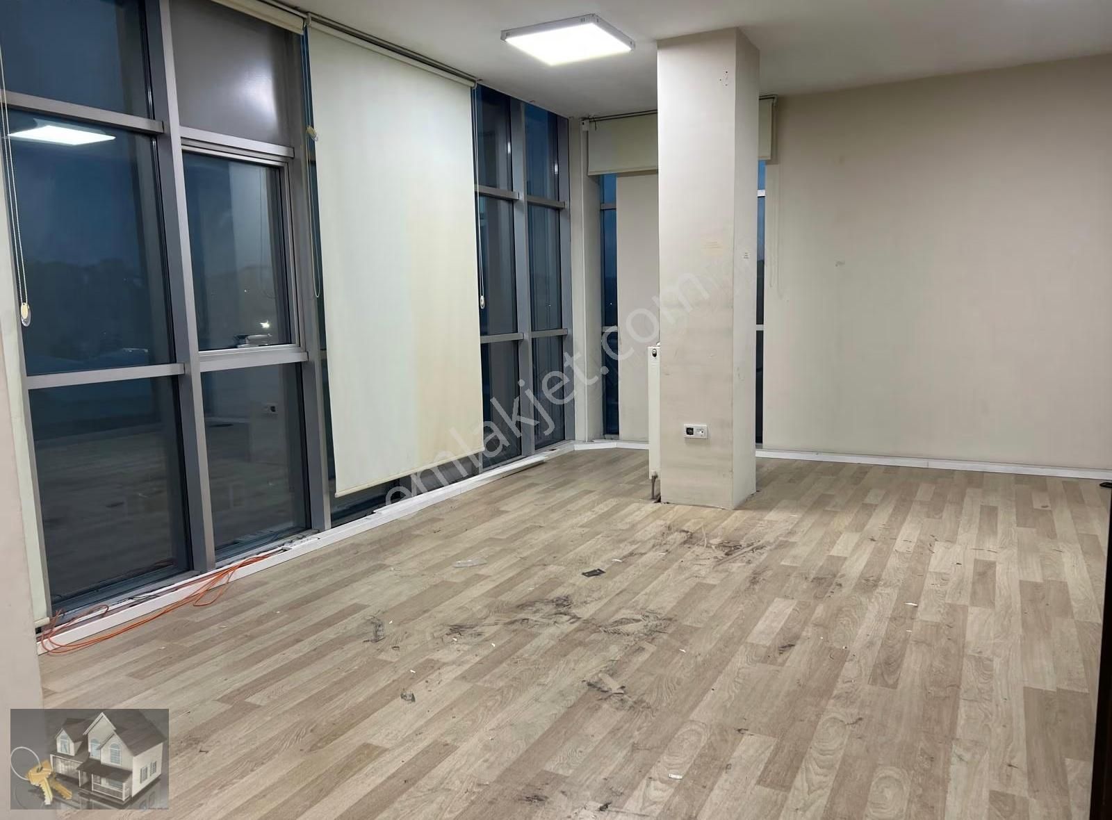 Taşdelen Çekmeköy Otoban Cepheli Kiralık 1500 M2 Bakımlı Plaza - Görsel 21
