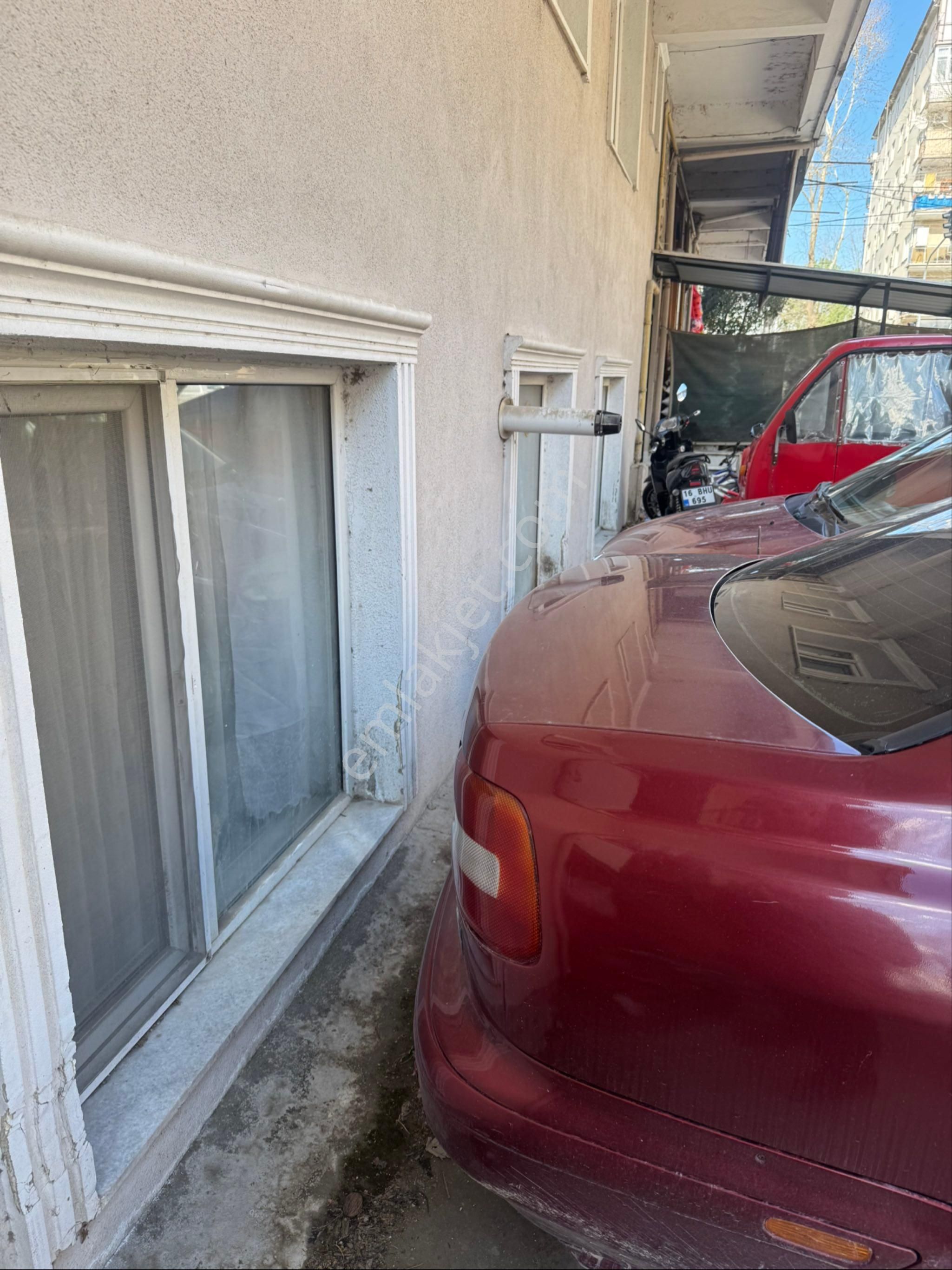 Mustafakemalpaşa Da Yarı Zemin Bahçeli Caddeye Yakın Daire