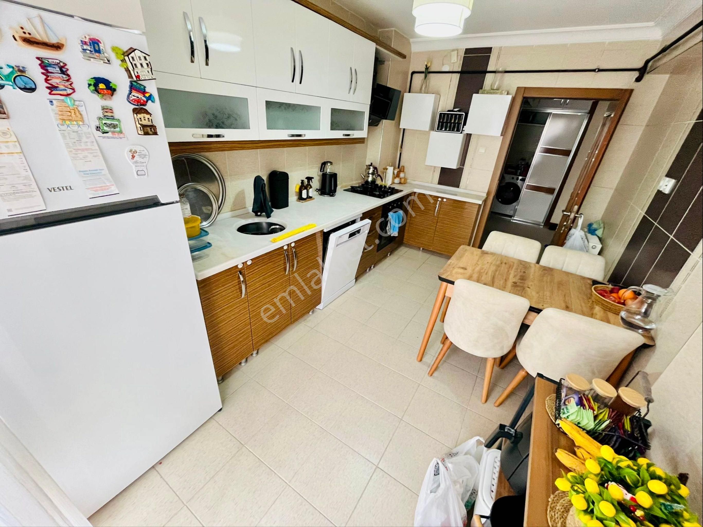 Hacıkadın Göbekte Cadde Üzeri 3+1 E.banyolu Asansörlü Yeni Bina