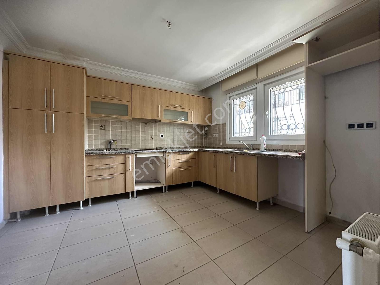 Ata 2 Sit.----- Çok İyi Konumda - Bahçeli - 300 M2 5+2 Boş Villa - Görsel 24