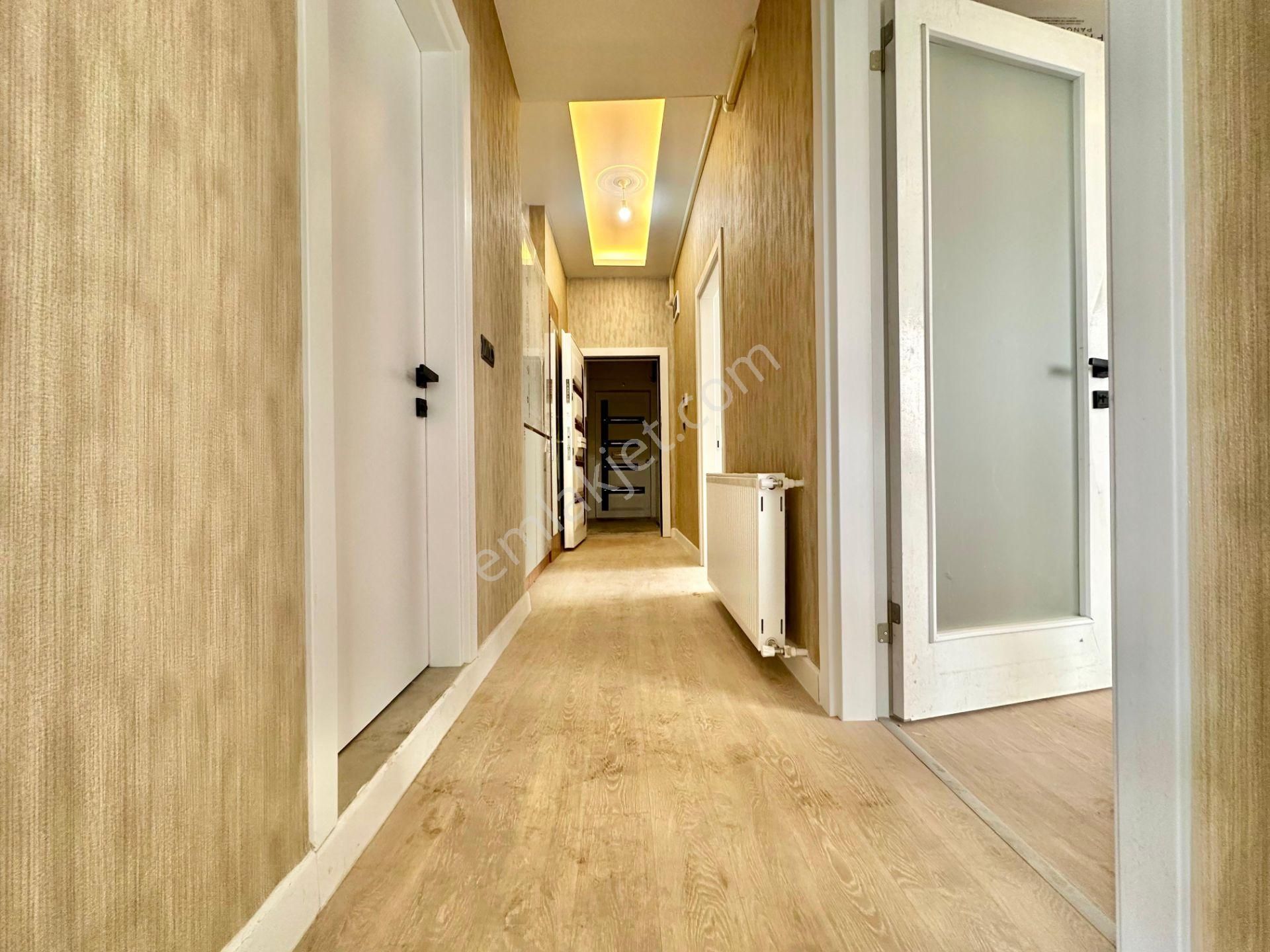 ⭐ay Emlaktan⭐akçay'da Denize Yakın Ön Cephe Şık Tasarımlı Arakat Çift Balkon Satılık 2+1 Lüx Daire - Görsel 19