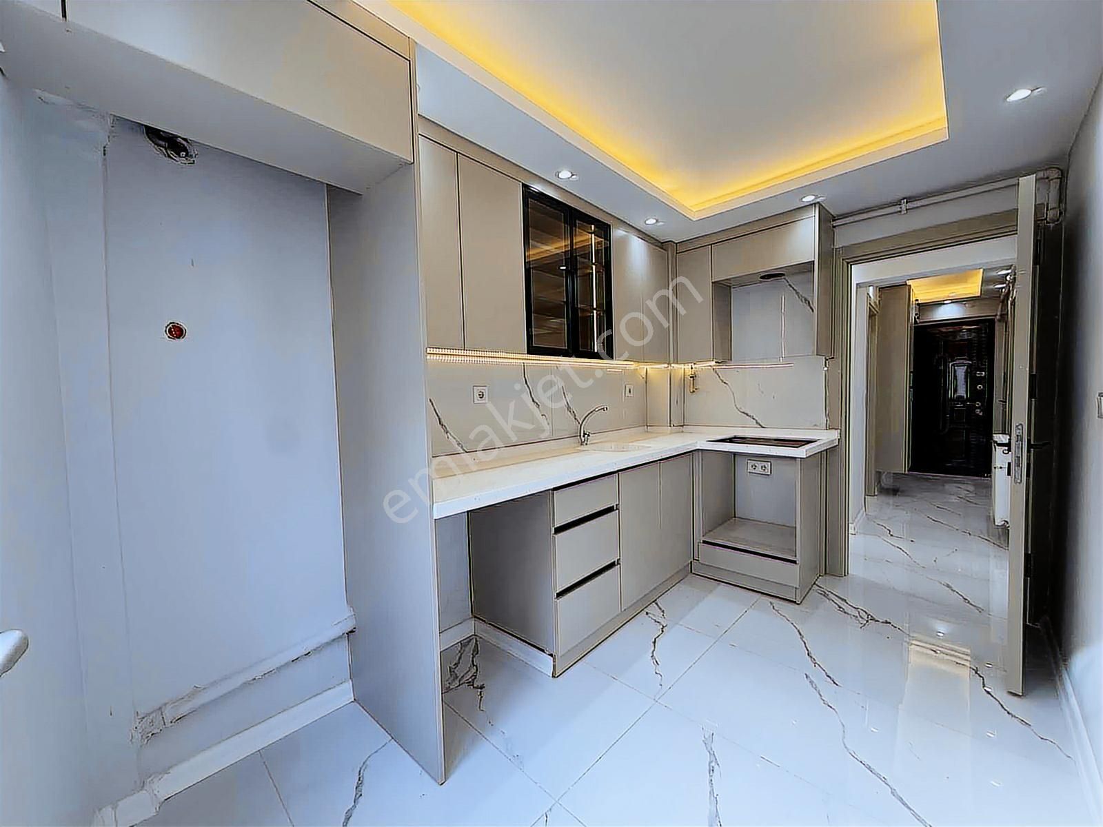 Emlak Center'dan Yarhasanlar Mah Satılık 2+1 Ara Kat Daire