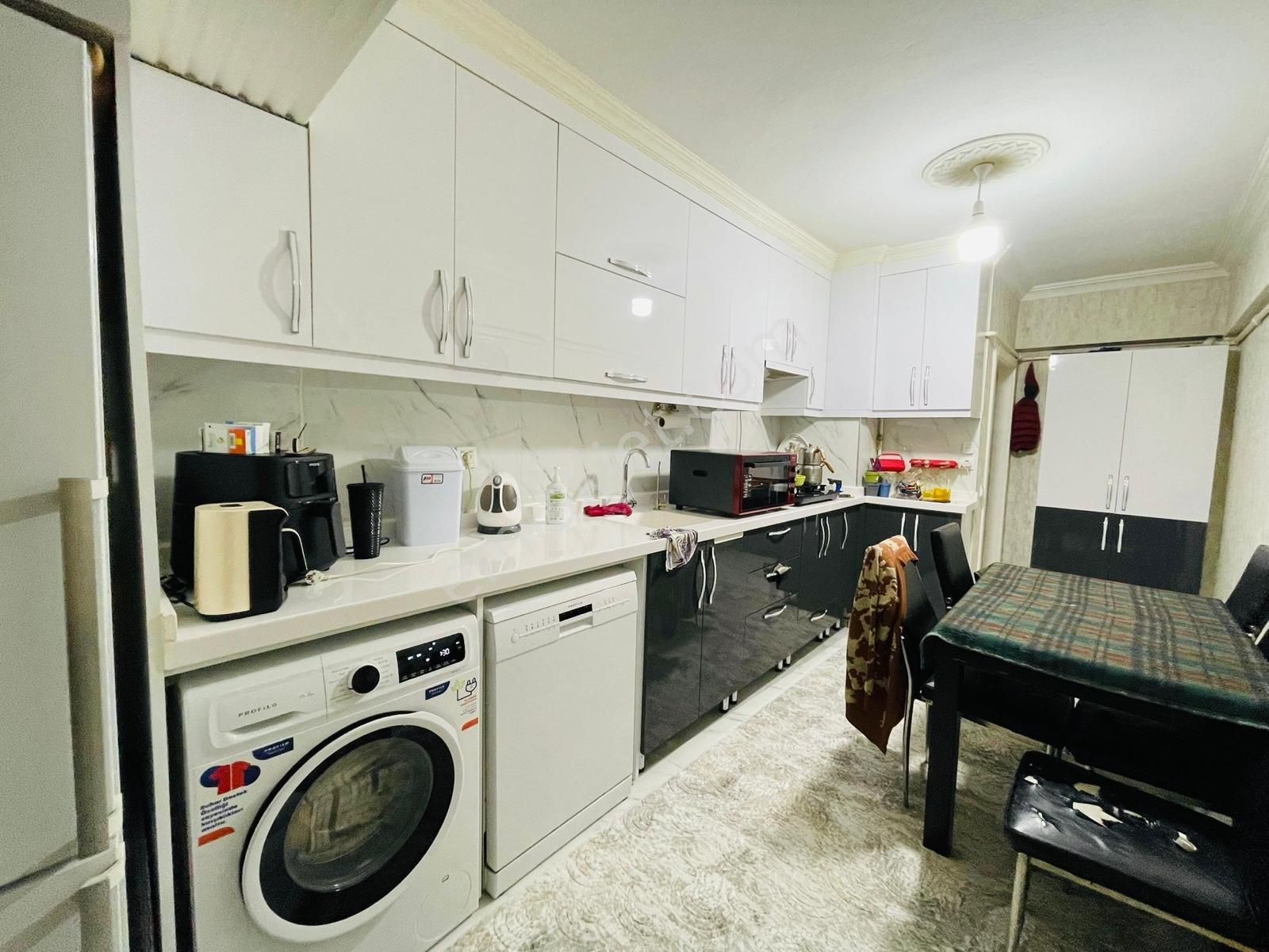 Ty Emlak'dan Malazgirt'te Cadde Cephe Full+full Yapılı Geniş M²