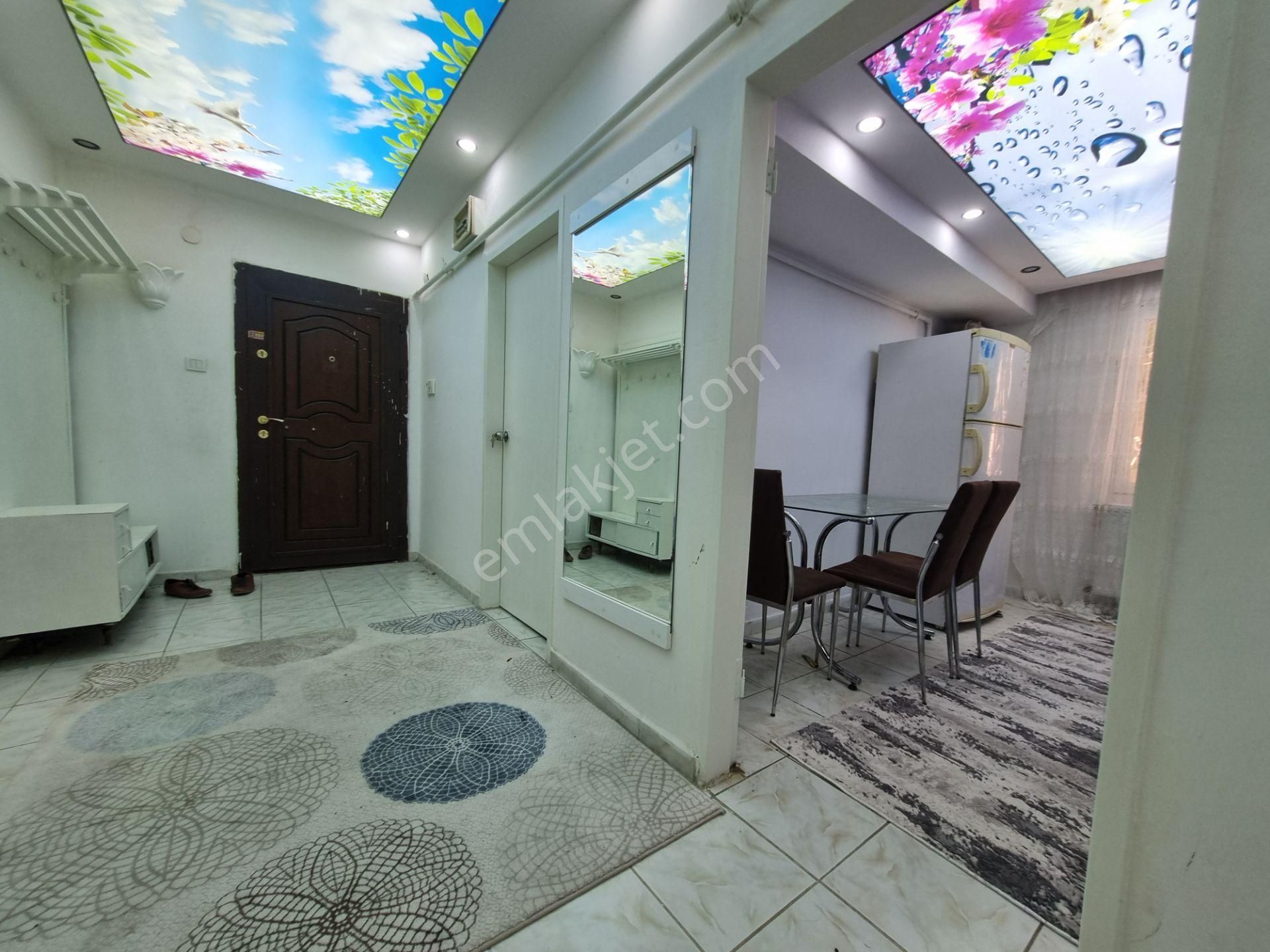 Cadde Üzeri - Eşyalarıyla Birlikte Satılık 3+1 Daire...