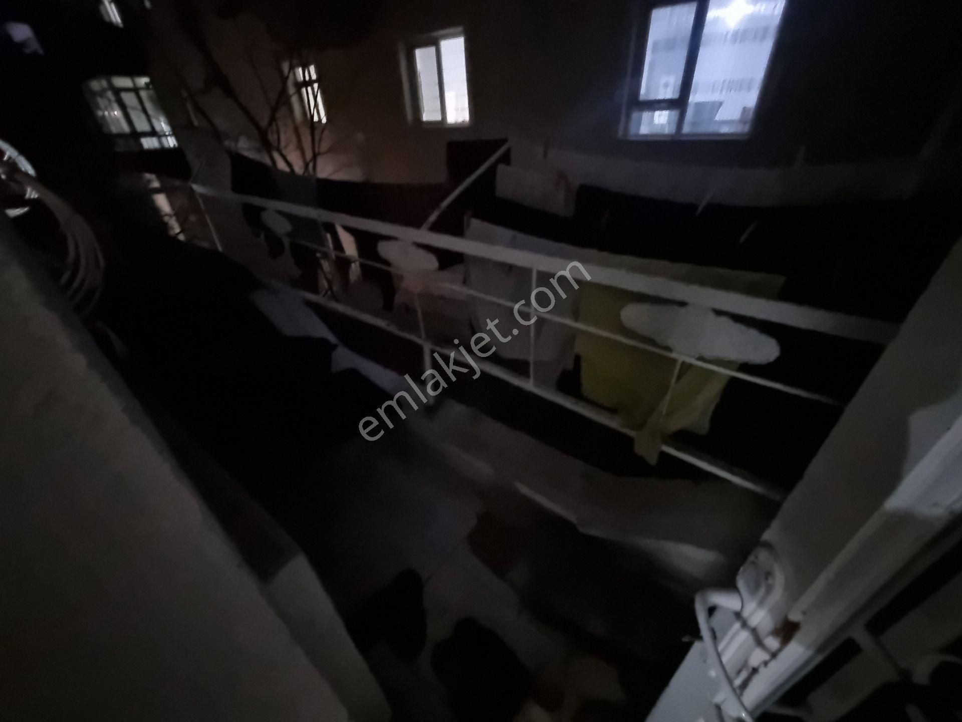 Cadde Üzeri - Eşyalarıyla Birlikte Satılık 3+1 Daire... - Görsel 6