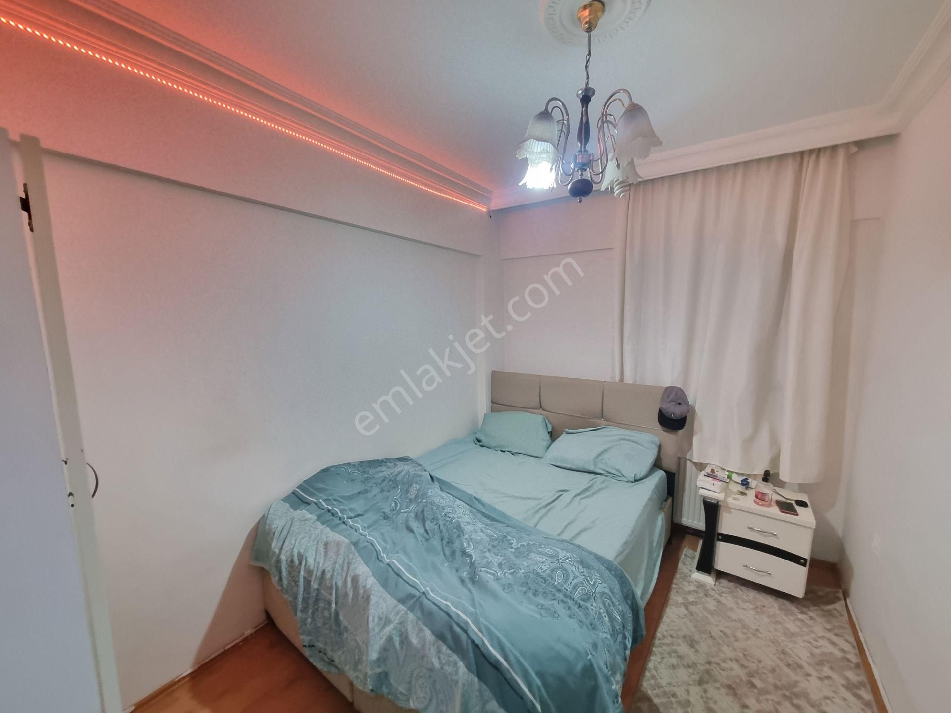 Cadde Üzeri - Eşyalarıyla Birlikte Satılık 3+1 Daire... - Görsel 16