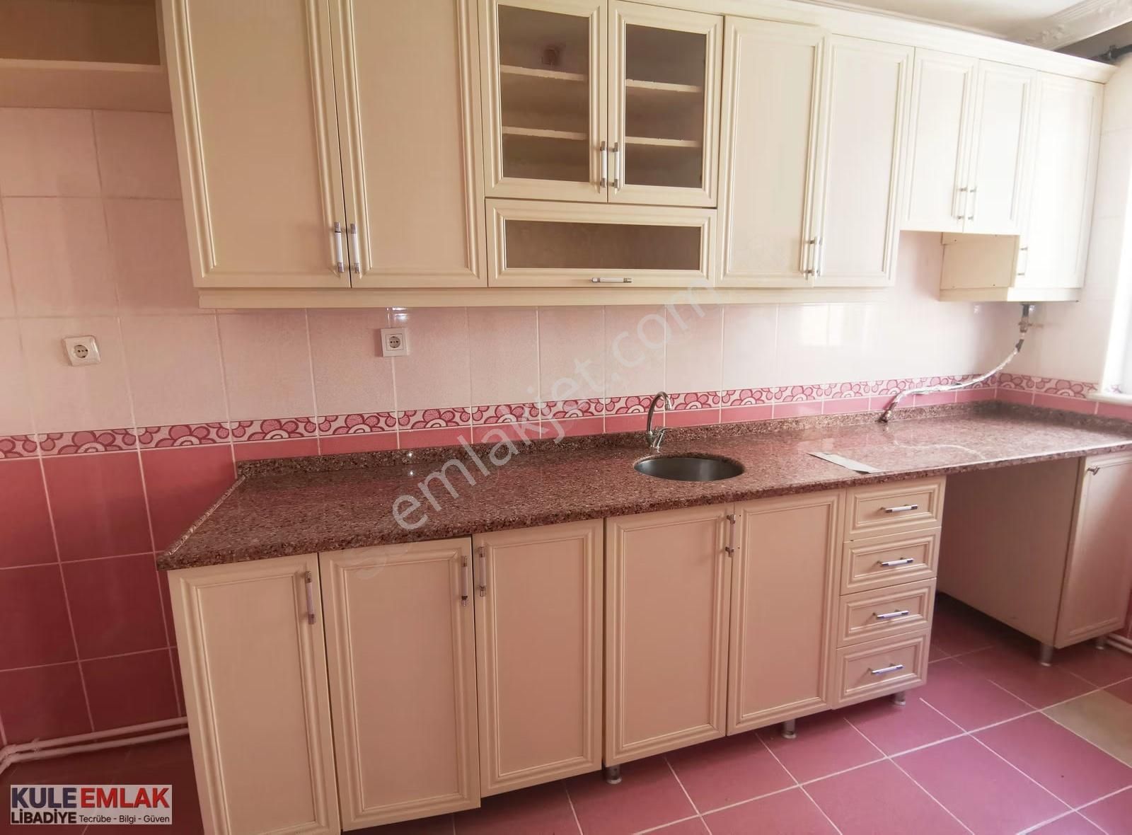 Kule'den | Karlıdere Caddesi'nde 3+1 Teraslı Dubleks - Görsel 23