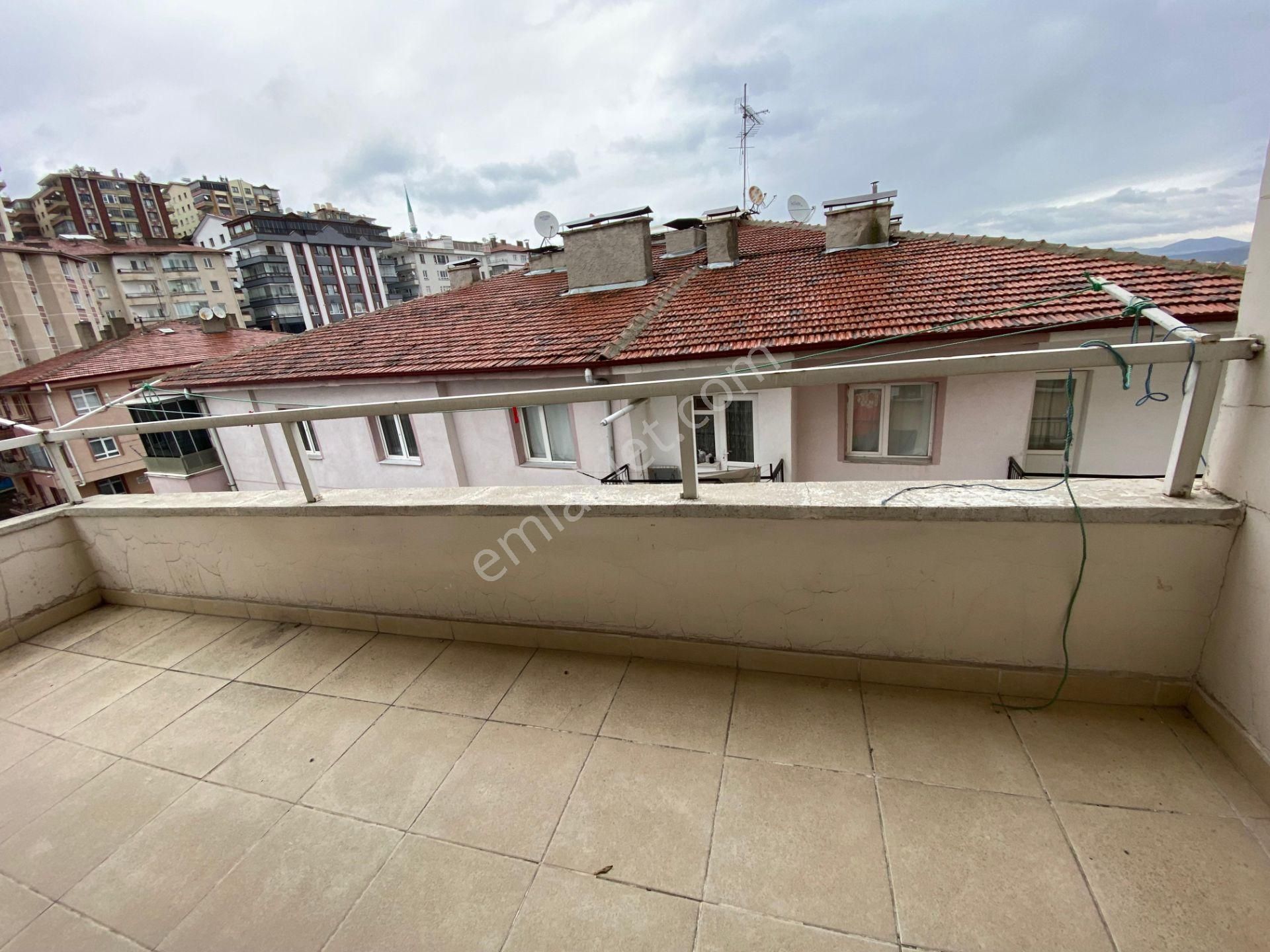 Pınarbaşı Mah Aile Yaşam Merkezi Karşısı Sanatoryum Cadde Üzeri Orta Kat Güney Cephe - Görsel 11