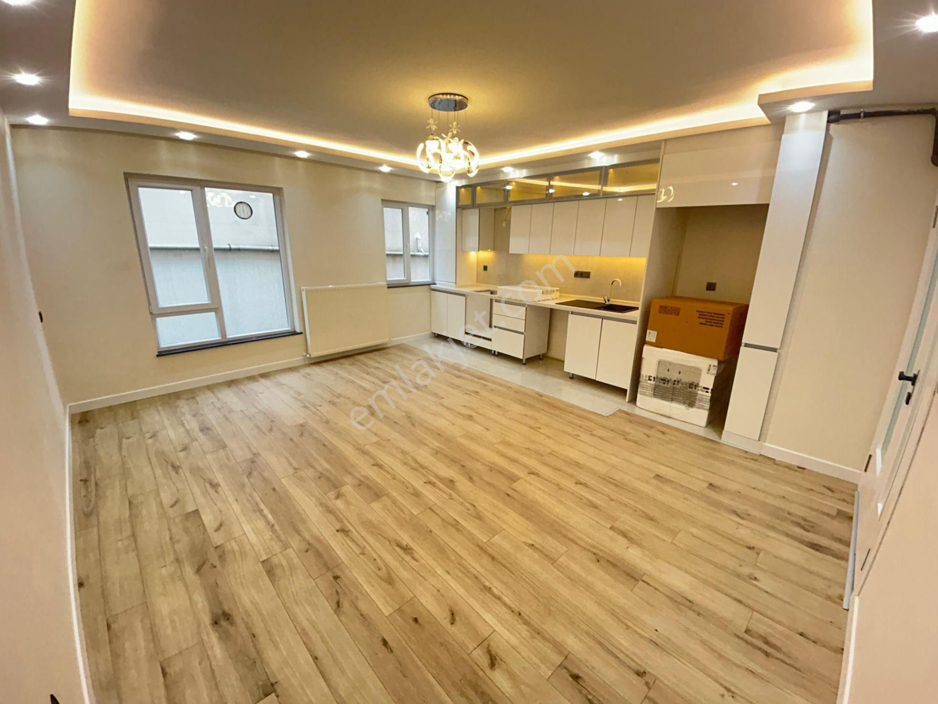 Taner'den Sokullu Caddesinde 3+1 Balkonlu Kombili Yüksek Giriş