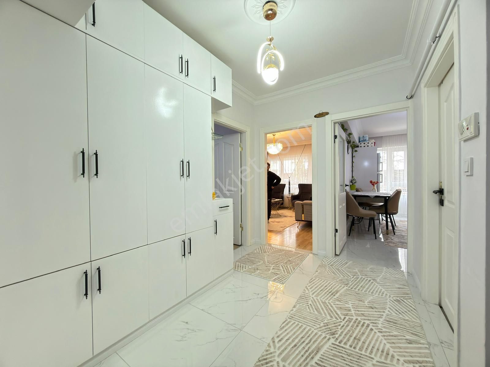 Kariyer'den Çambaşı Cad. Paraleli Asansörlü Lüx Yapılı Giriş 3+1 - Görsel 9