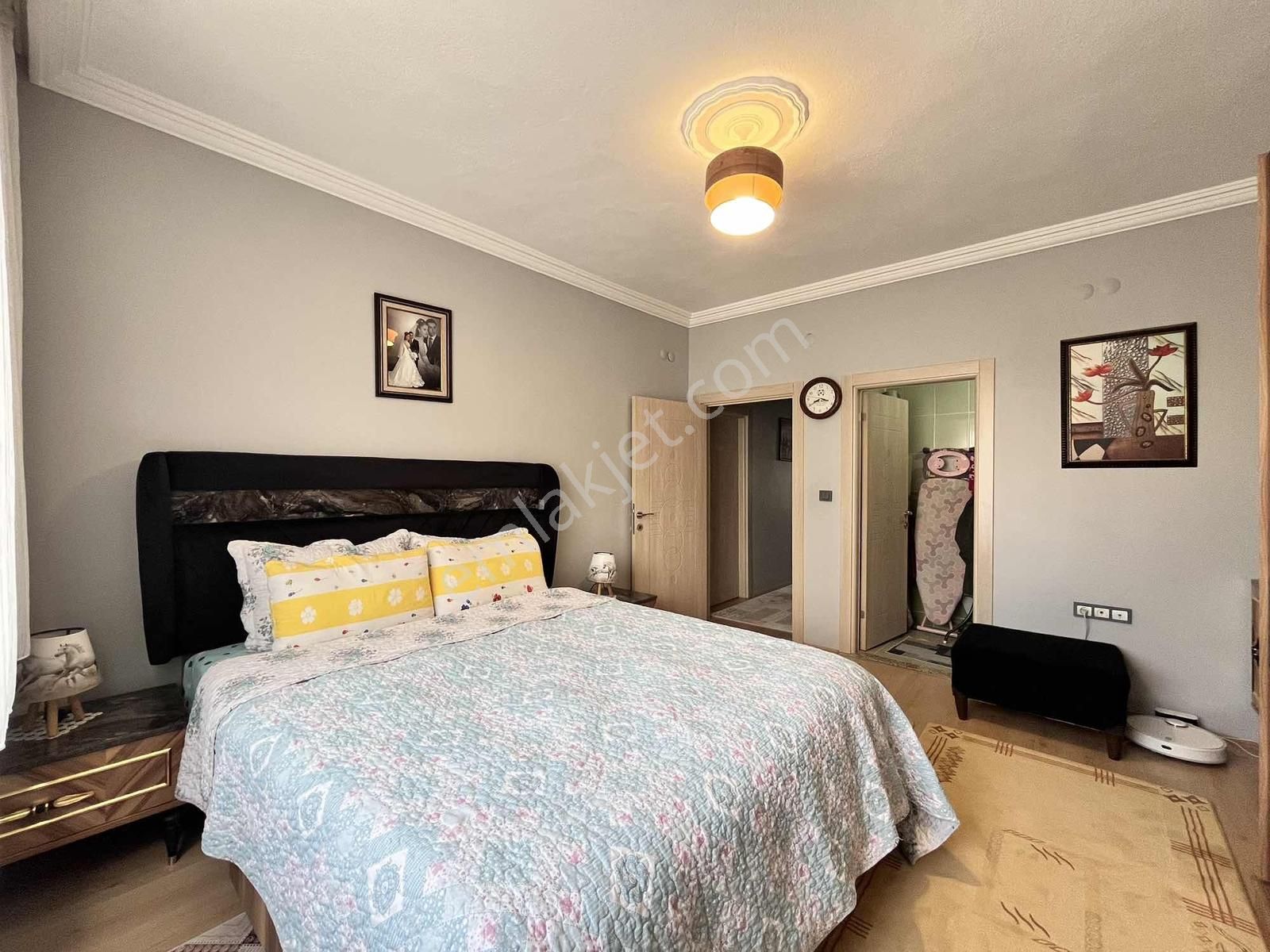 Şehitlik Mahallesi Satılık 4+1 Fırsat Daire - Görsel 16