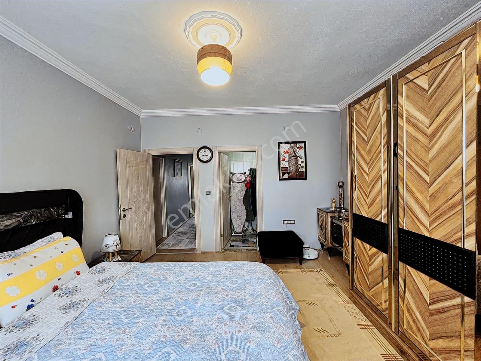 Şehitlik Mahallesi Satılık 4+1 Fırsat Daire - Görsel 5