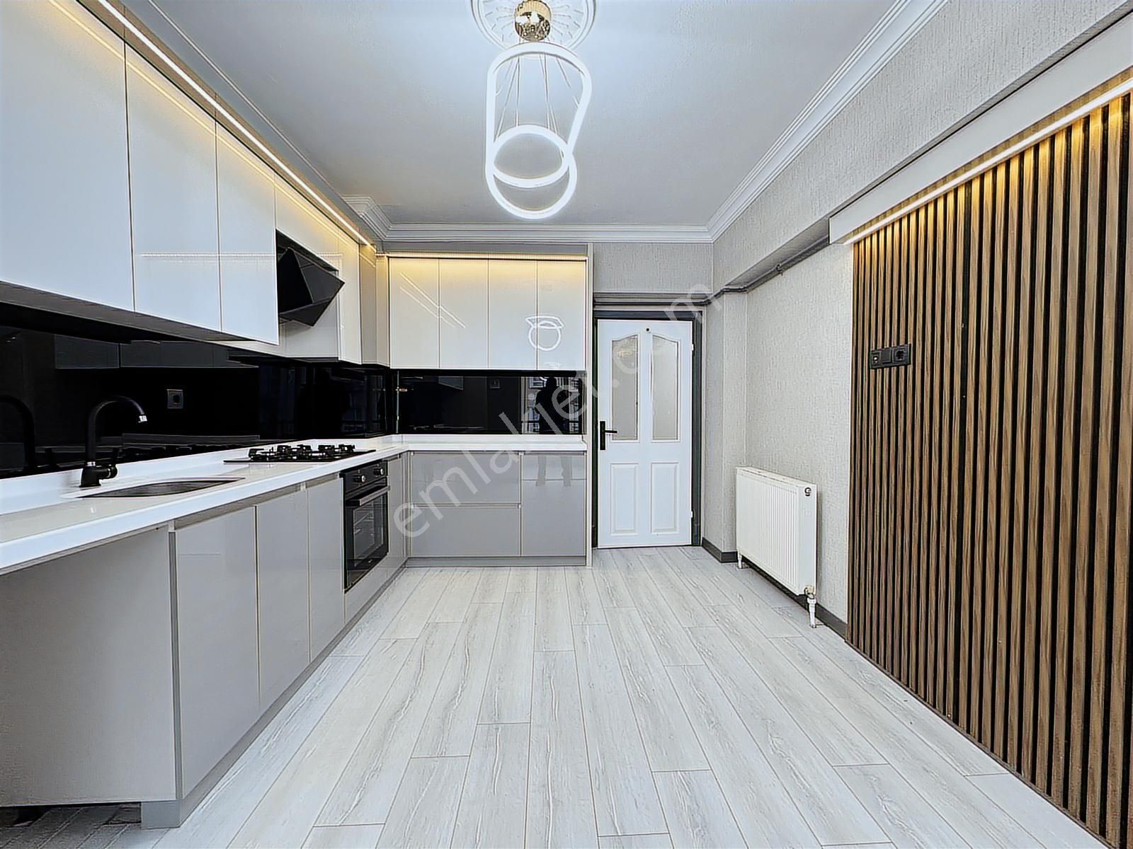 Bakırhan Emlak'tan Lüks Yapıda Merkezi Konumda 3+1 Kupon Daire █