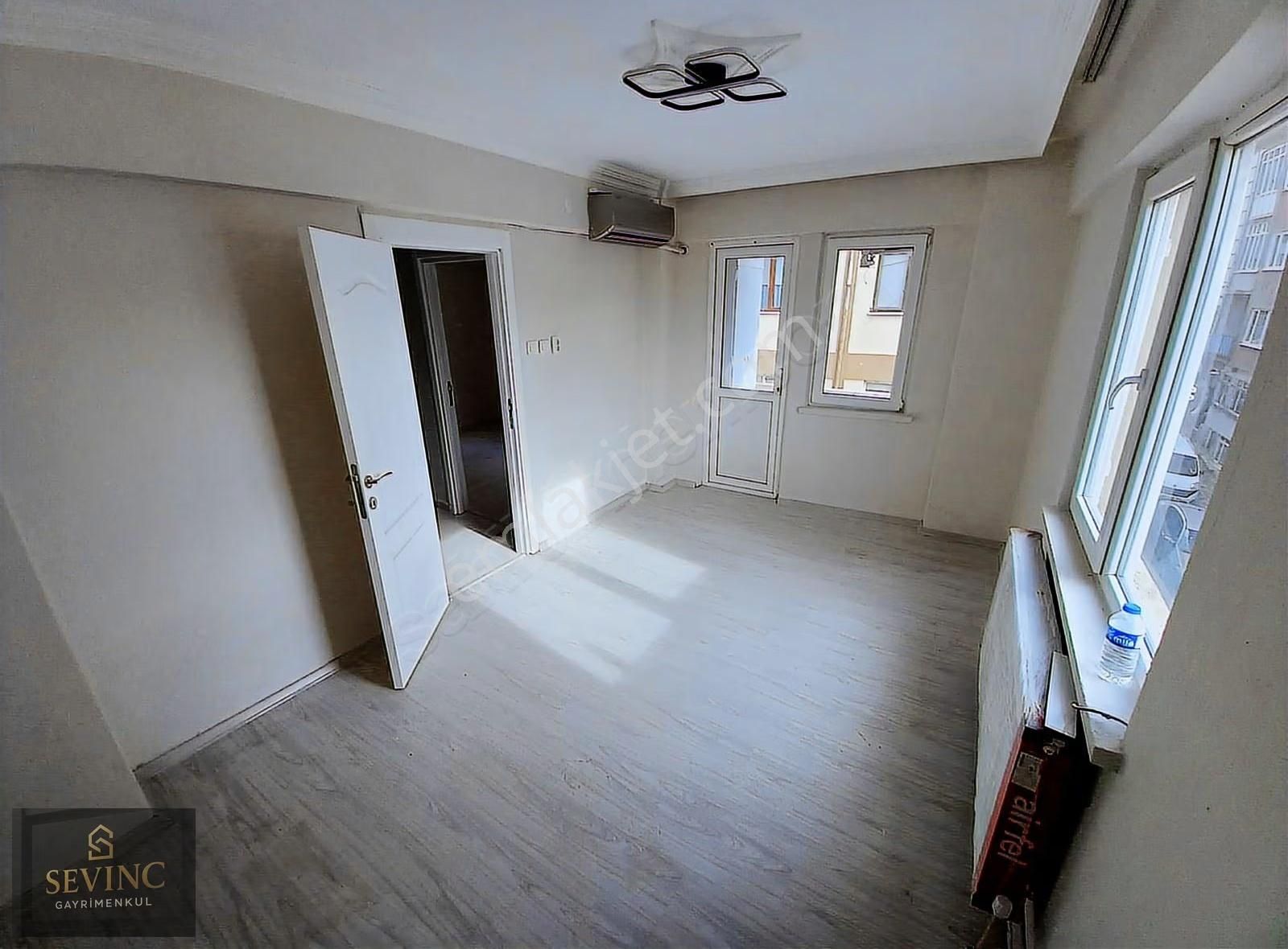 Sevinç'ten Full Tadilatlı Çarşı Merkeze Yakın 2+0 Satılık Daire