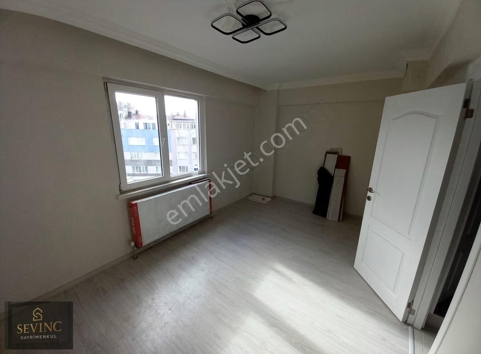 Sevinç'ten Full Tadilatlı Çarşı Merkeze Yakın 2+0 Satılık Daire - Görsel 2