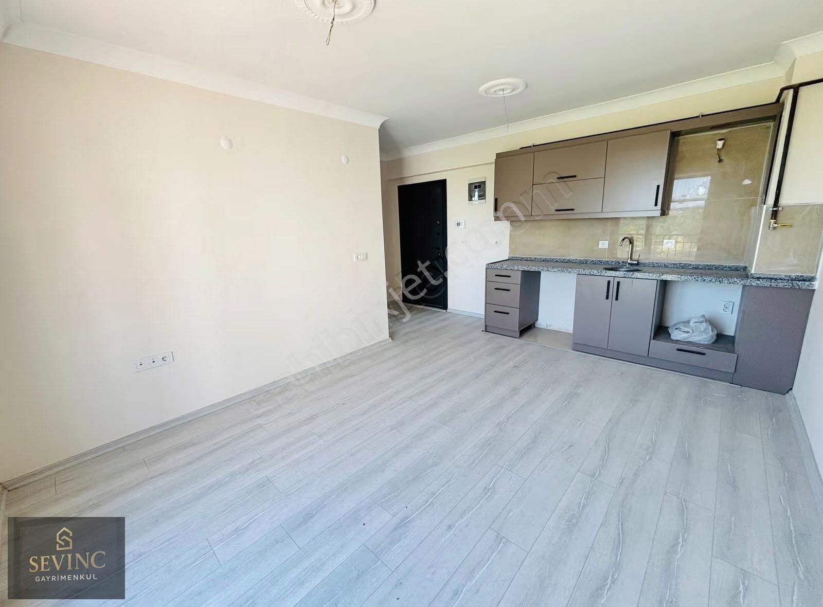 Sevinç'ten Yeni Mahallede Kapalı Otoparklı Asansörlü 1+1 Kiralık - Görsel 19