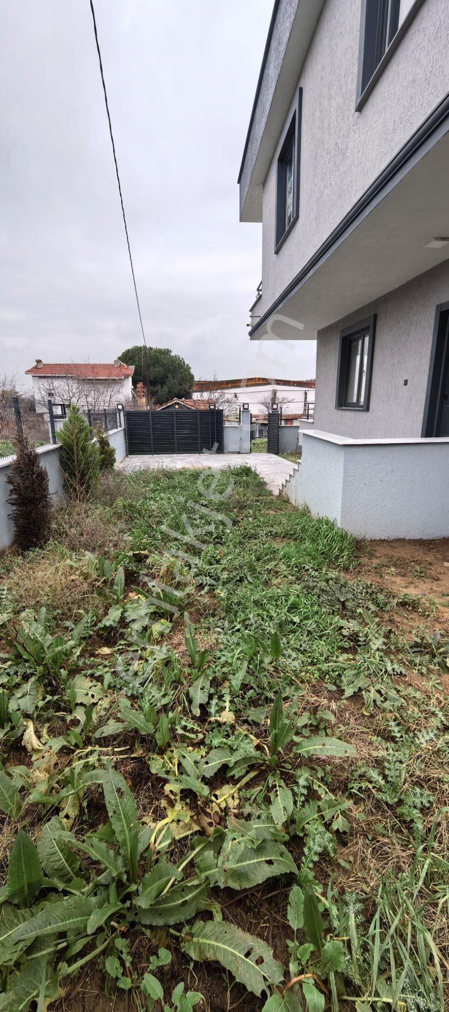 Yenice Sahile 330 Mt Mesafede 4+1+ Kiler Sıfır İskanlı Villa - Görsel 4