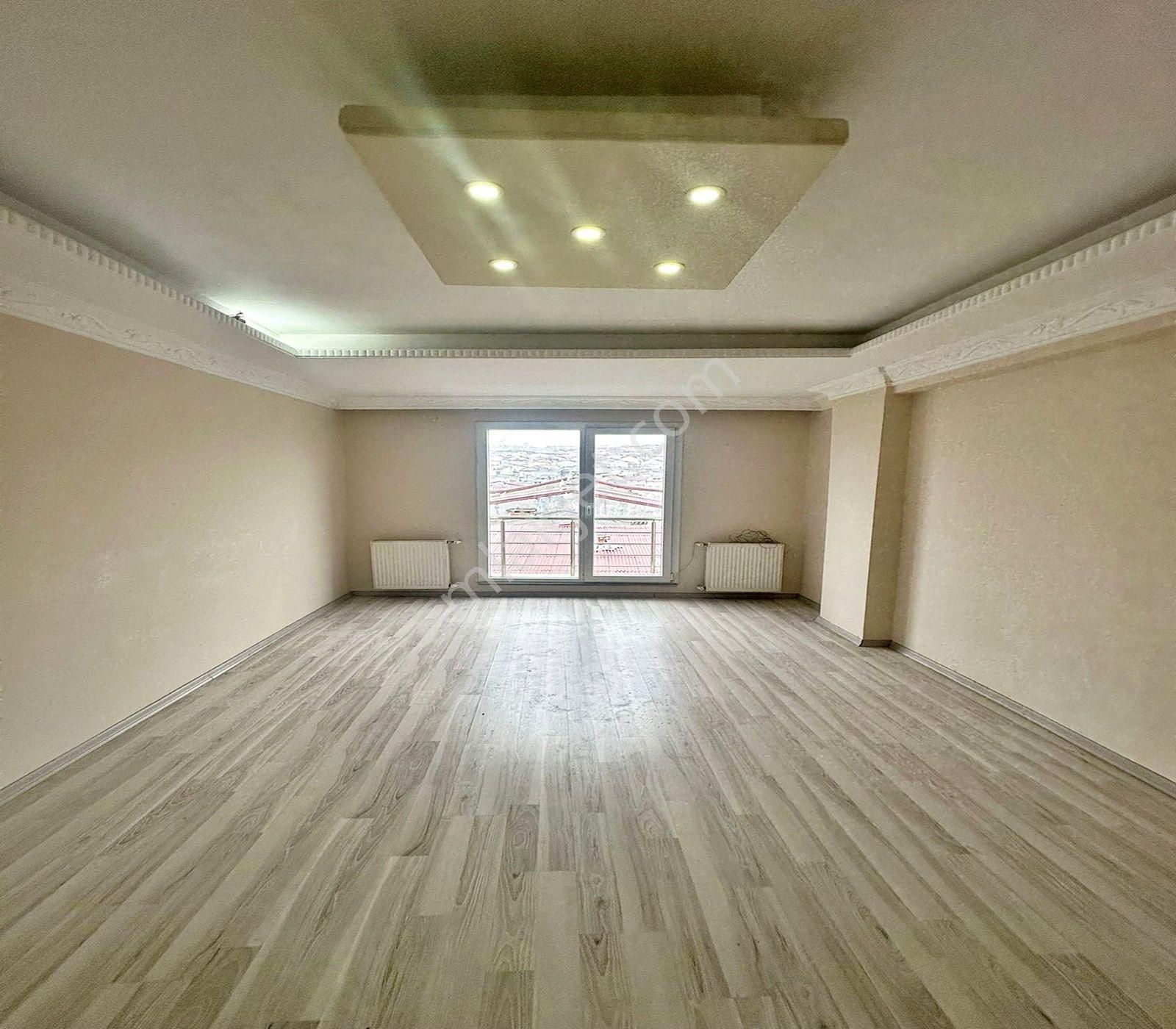 Pınar Mahallesinde İskanlı Ve Krediye Uygun Satılık Balkonlu Ara Kat Daire