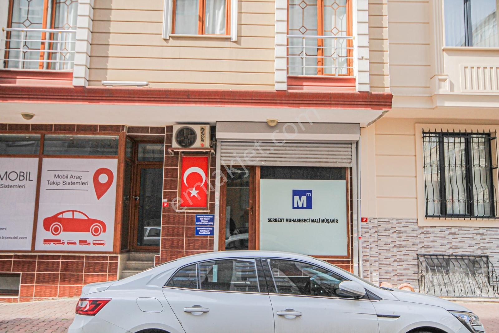 Siyavuşpaşa'da Cadde Üzeri 32m2 İki Katlı Yeni Bina Dükkan