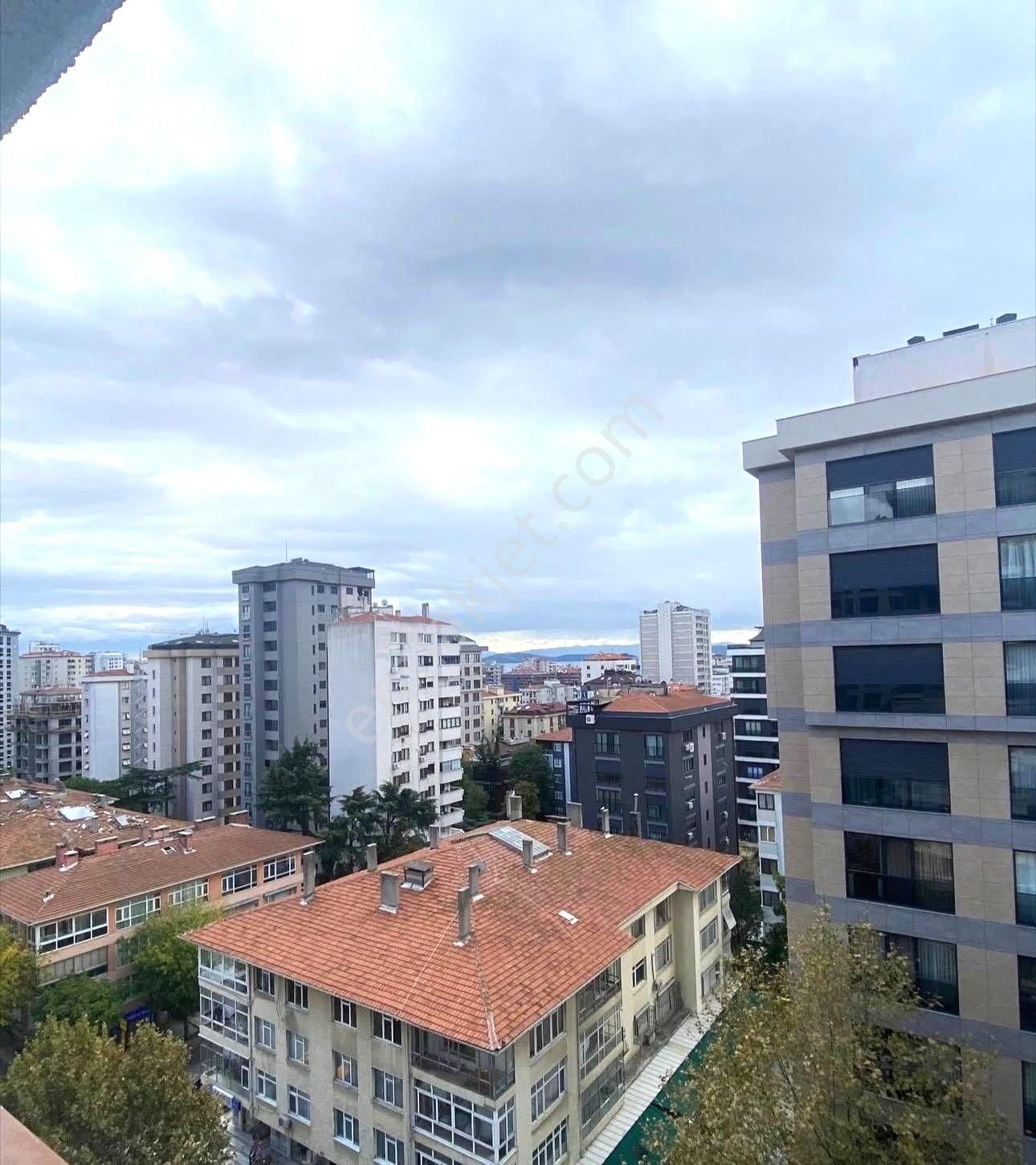 Suadiye'de Deniz Manzaralı Balkonlu Asansörlü 3+1 102 M² Net - Görsel 6