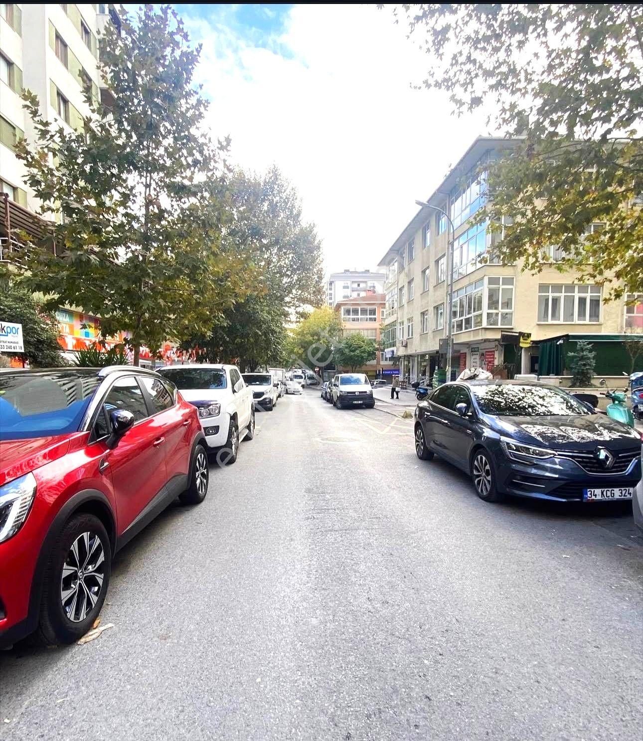 Suadiye'de Deniz Manzaralı Balkonlu Asansörlü 3+1 102 M² Net - Görsel 5