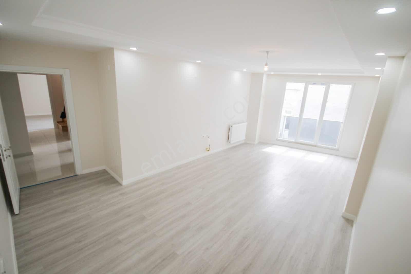 Bağcılar Güneşli'de Belediye Yakınında 2 Yıllık 4+2 Geniş Daire - Görsel 2