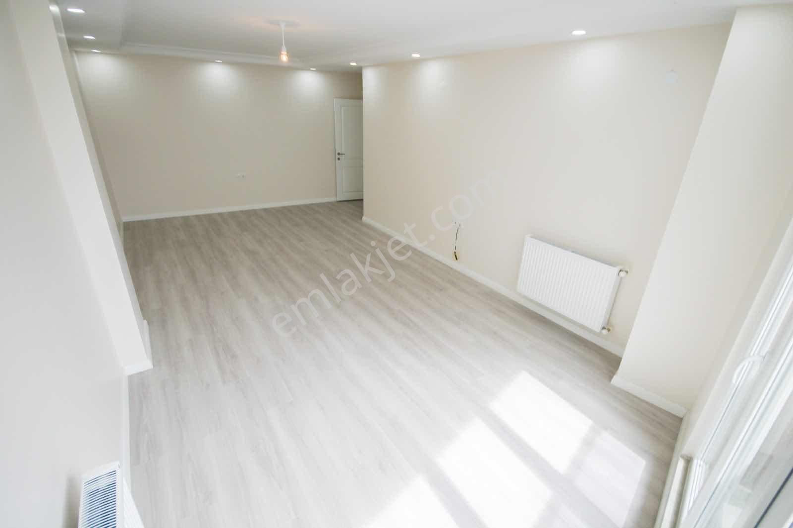 Bağcılar Güneşli'de Belediye Yakınında 2 Yıllık 4+2 Geniş Daire - Görsel 4