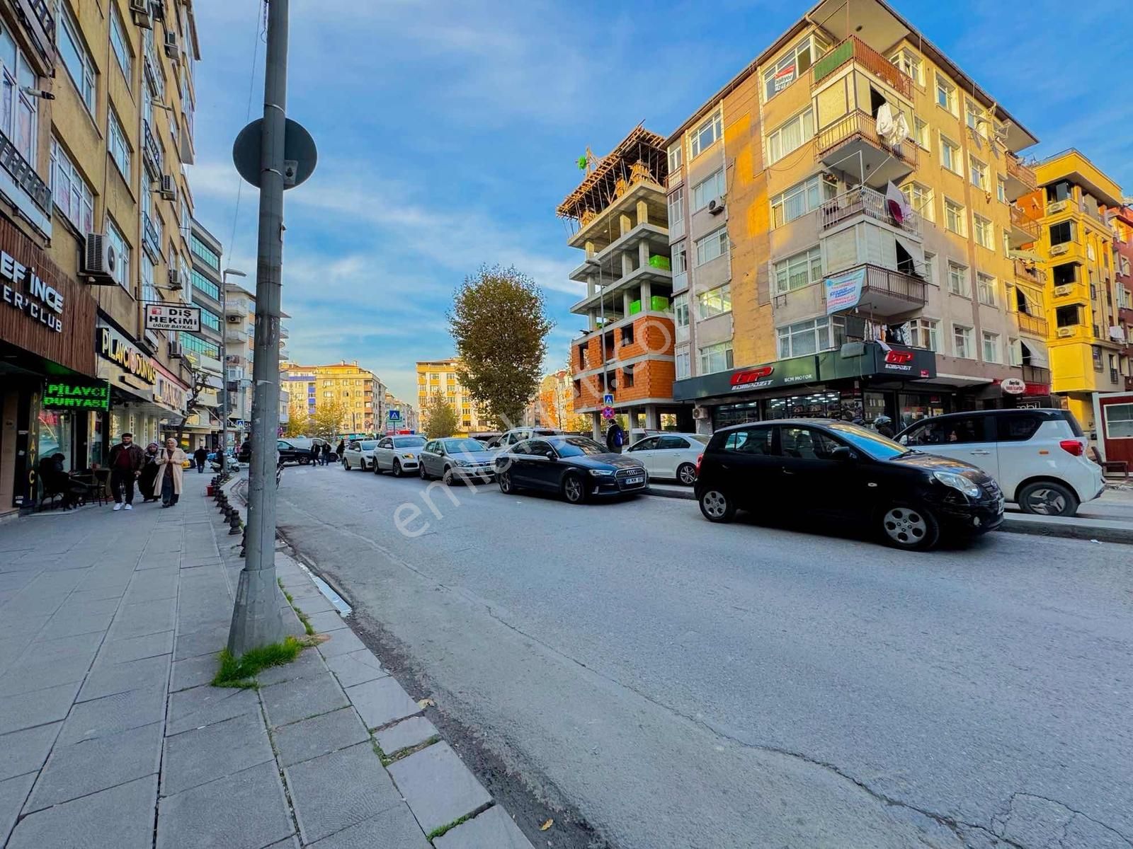 Fetih Caddesi Ve Mithatpaşa Caddesi Yakını Sıfır 90m2 Dükkan