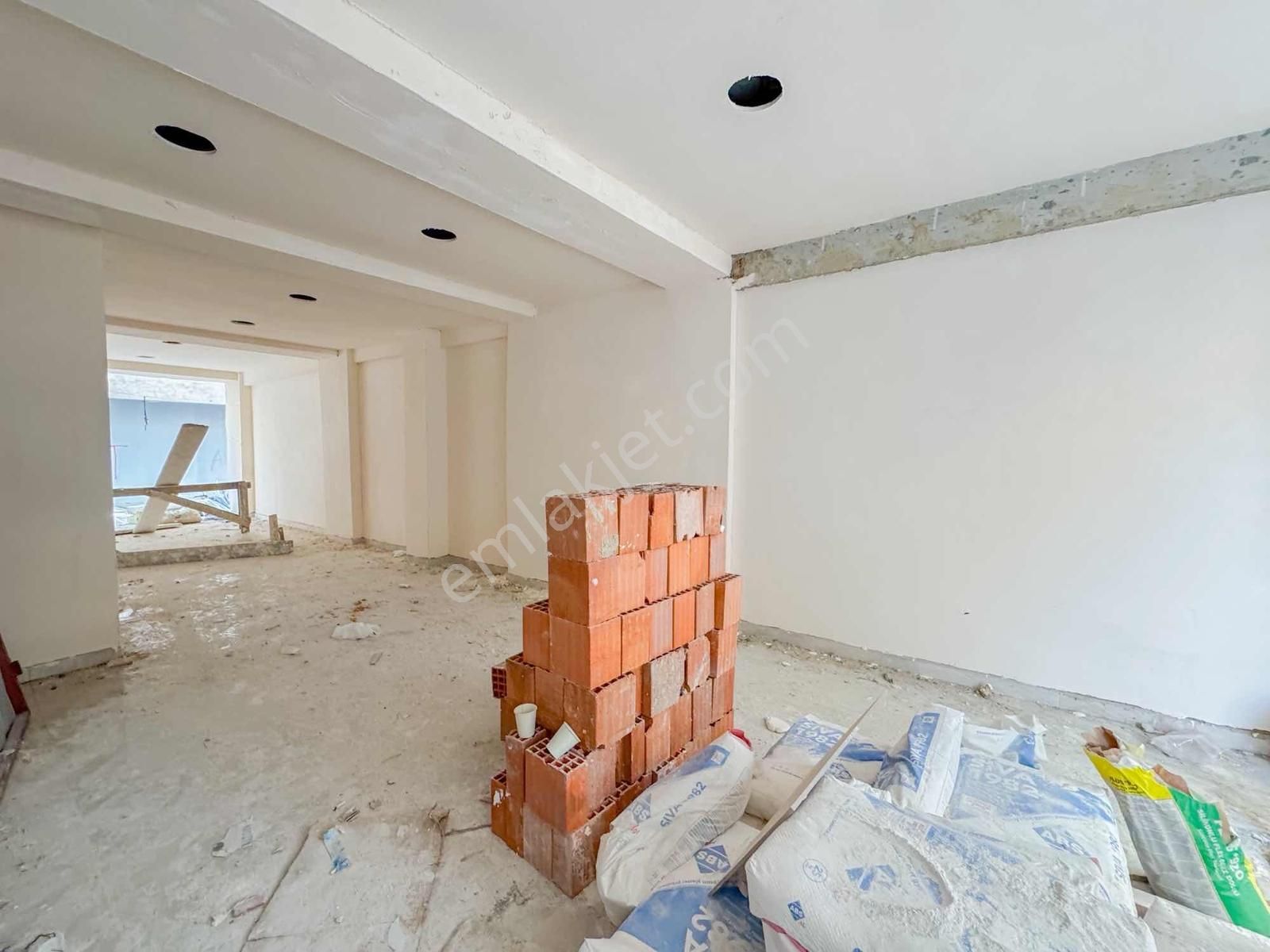 Fetih Caddesi Ve Mithatpaşa Caddesi Yakını Sıfır 90m2 Dükkan - Görsel 8