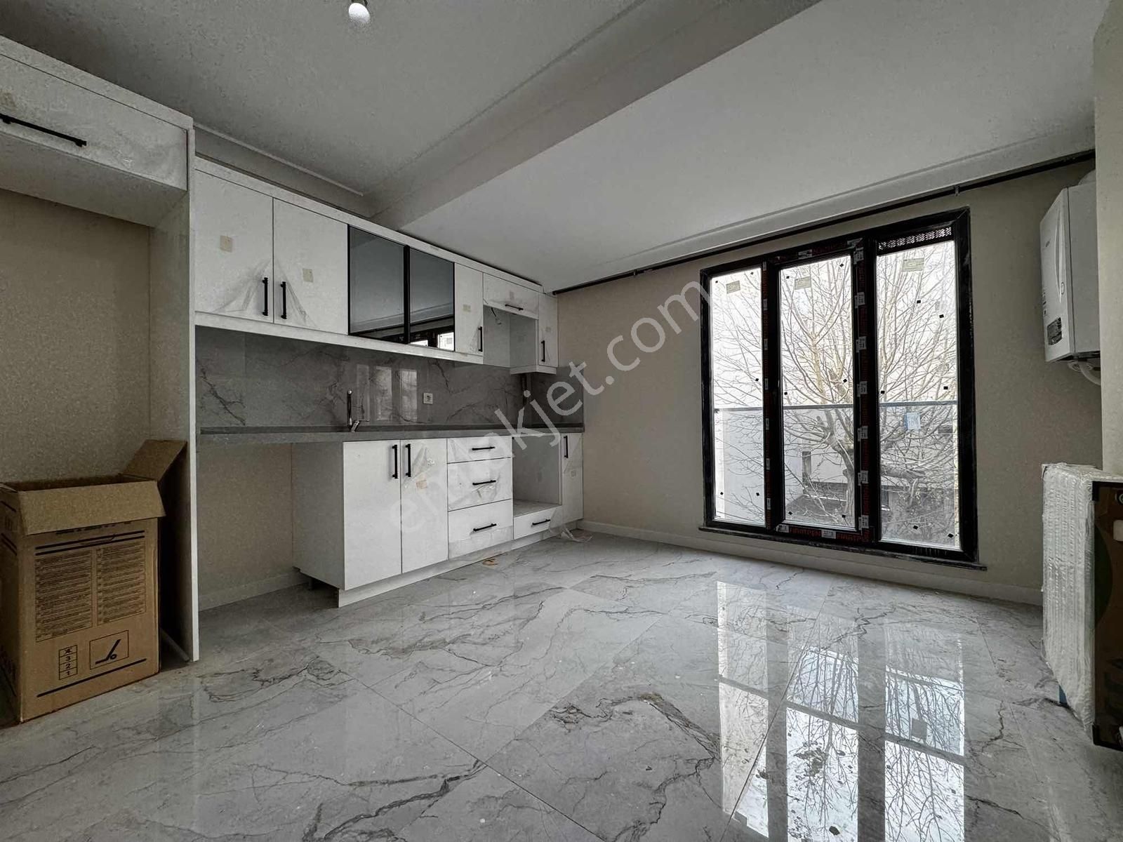 Merkezi Konum'da Sıfır Bina'da 2+1 95m2 Arakat Geniş Daire