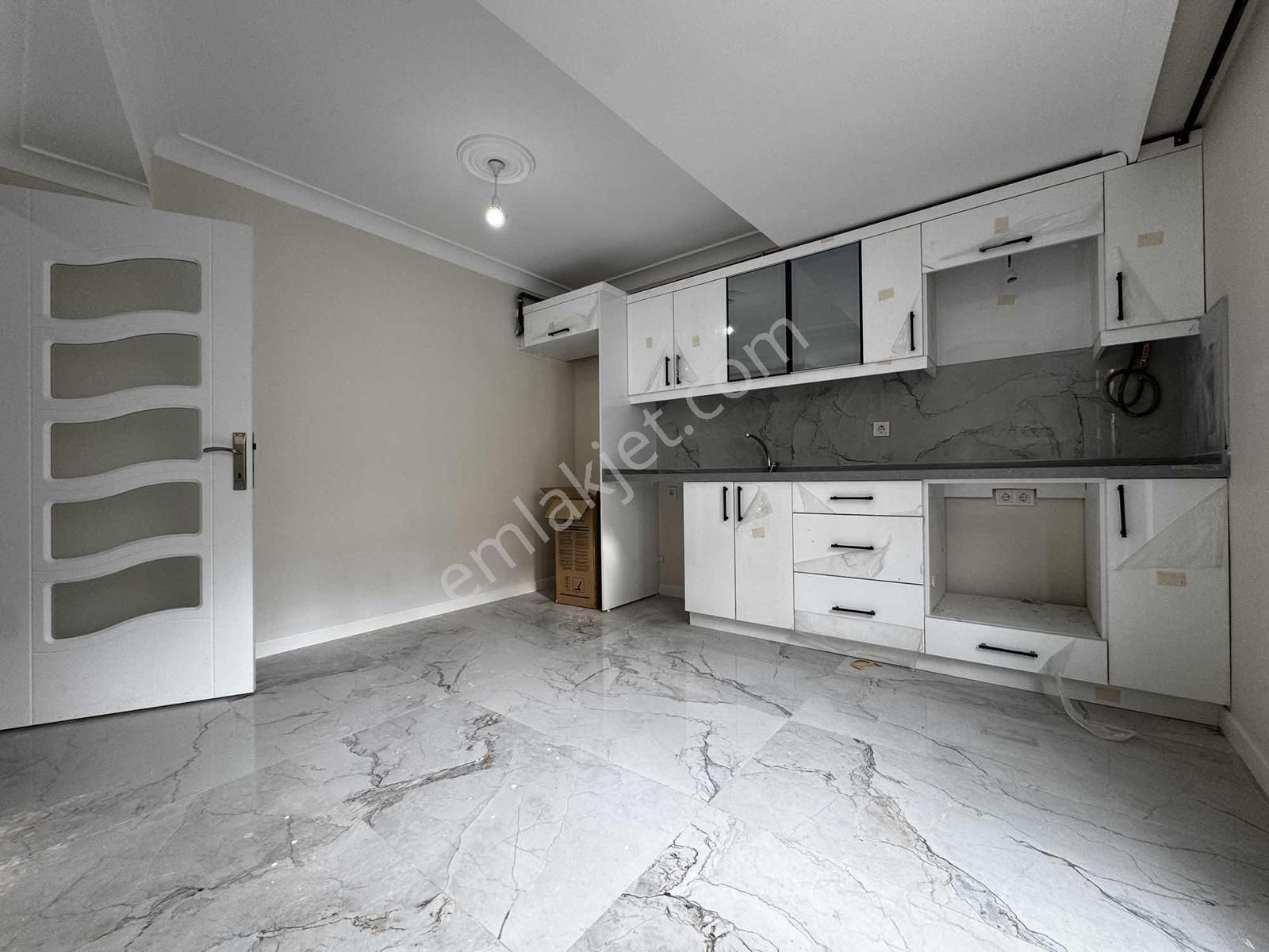 Merkezi Konum'da Sıfır Bina'da 2+1 95m2 Arakat Geniş Daire - Görsel 4