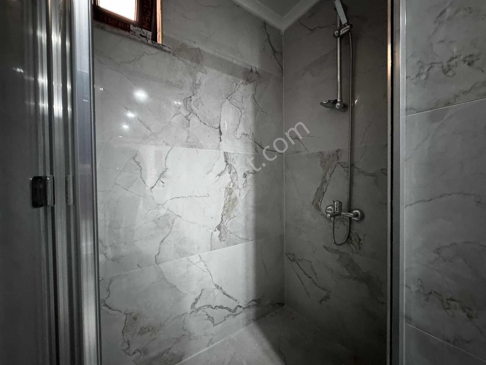 Merkezi Konum'da Sıfır Bina'da 2+1 95m2 Arakat Geniş Daire - Görsel 23