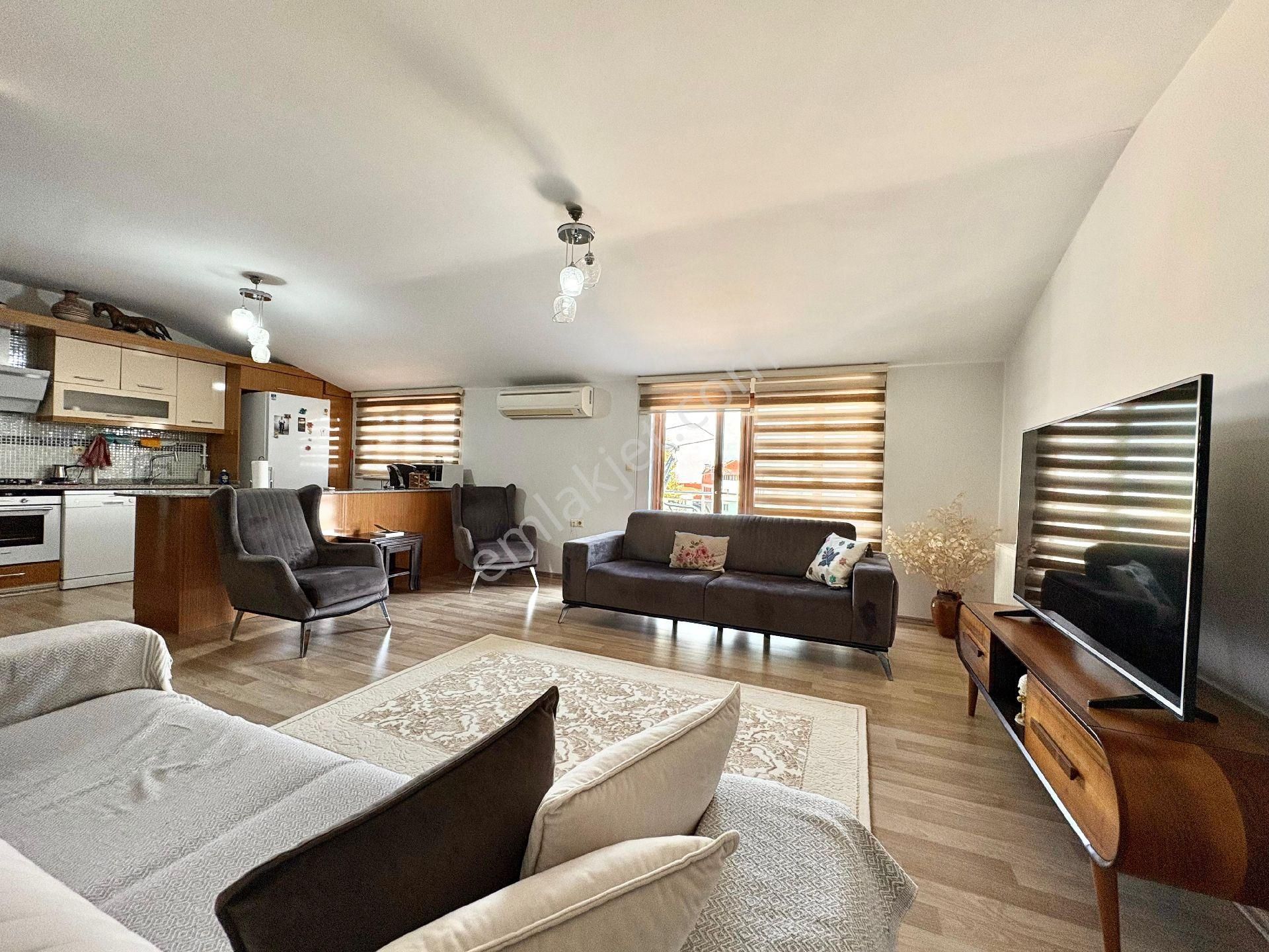 Mehmetçik Mahallesinde Pazara Sahaya Yakın 4+2 Dubleks Daire Satılık