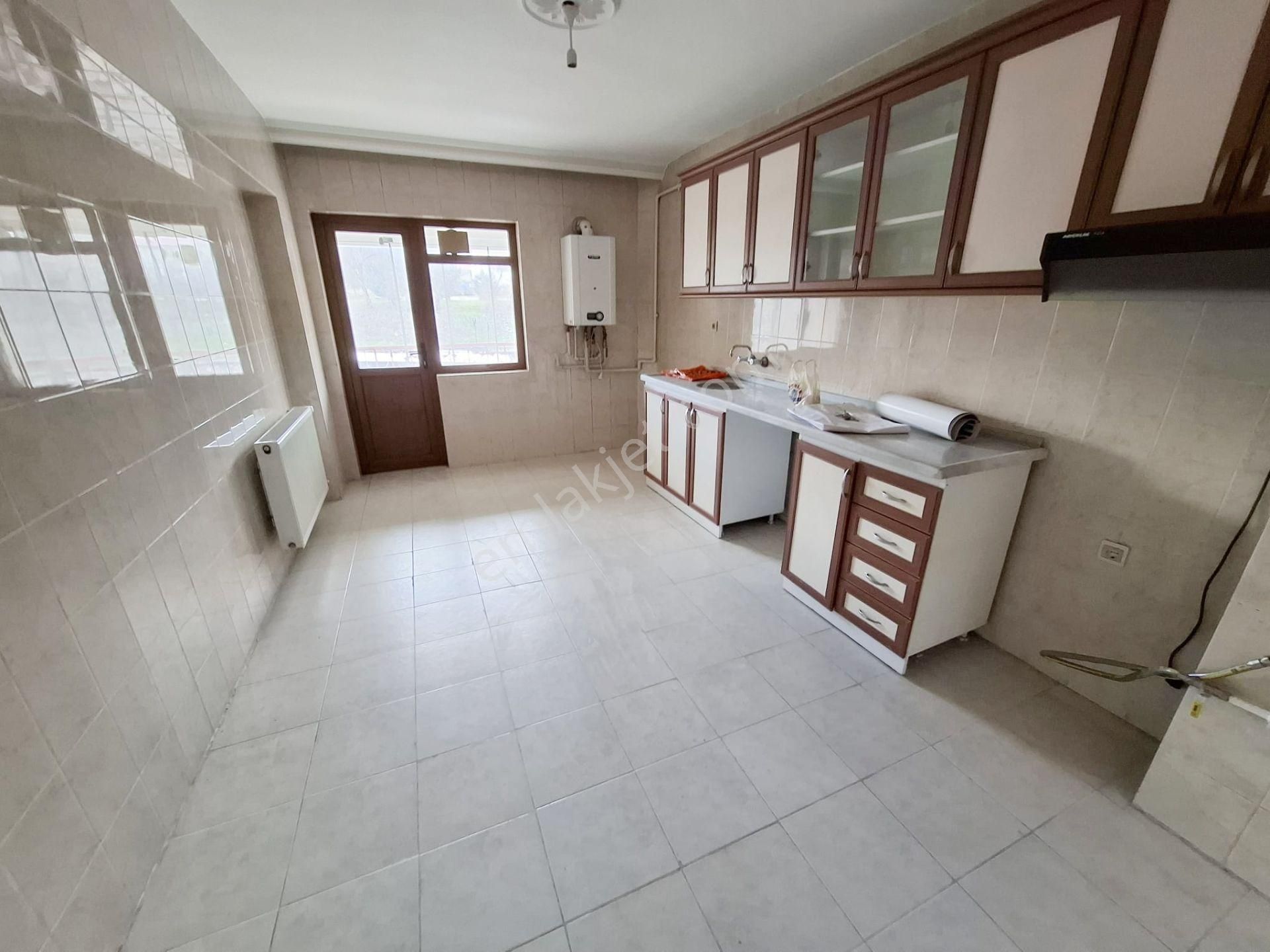 Etlik Lisesi Yakını Cadde Üstü 3+1 Bağımsız 130 M2 Çift Banyo Ortakat