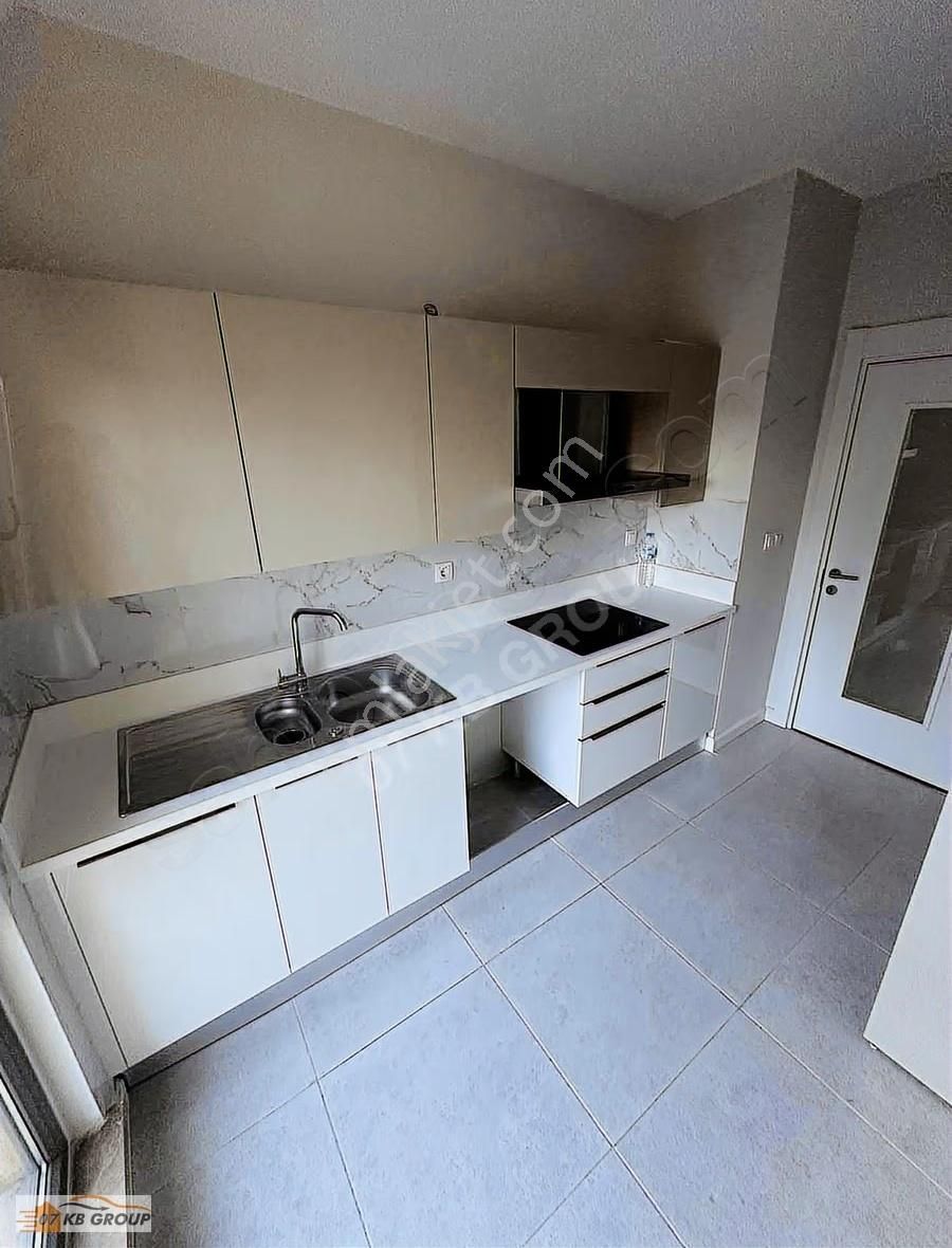 Sur Yapıda 3+1 Eşyasız Ebeveyn Banyolu Kiralık Daire - Görsel 3