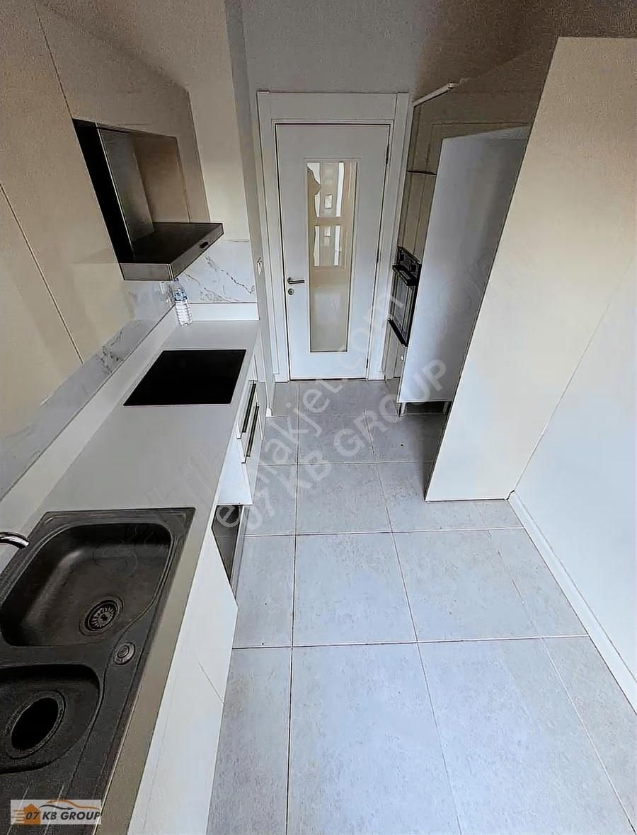 Sur Yapıda 3+1 Eşyasız Ebeveyn Banyolu Kiralık Daire - Görsel 4