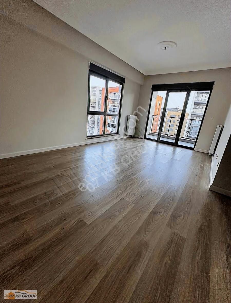 Sur Yapıda 3+1 Eşyasız Ebeveyn Banyolu Kiralık Daire