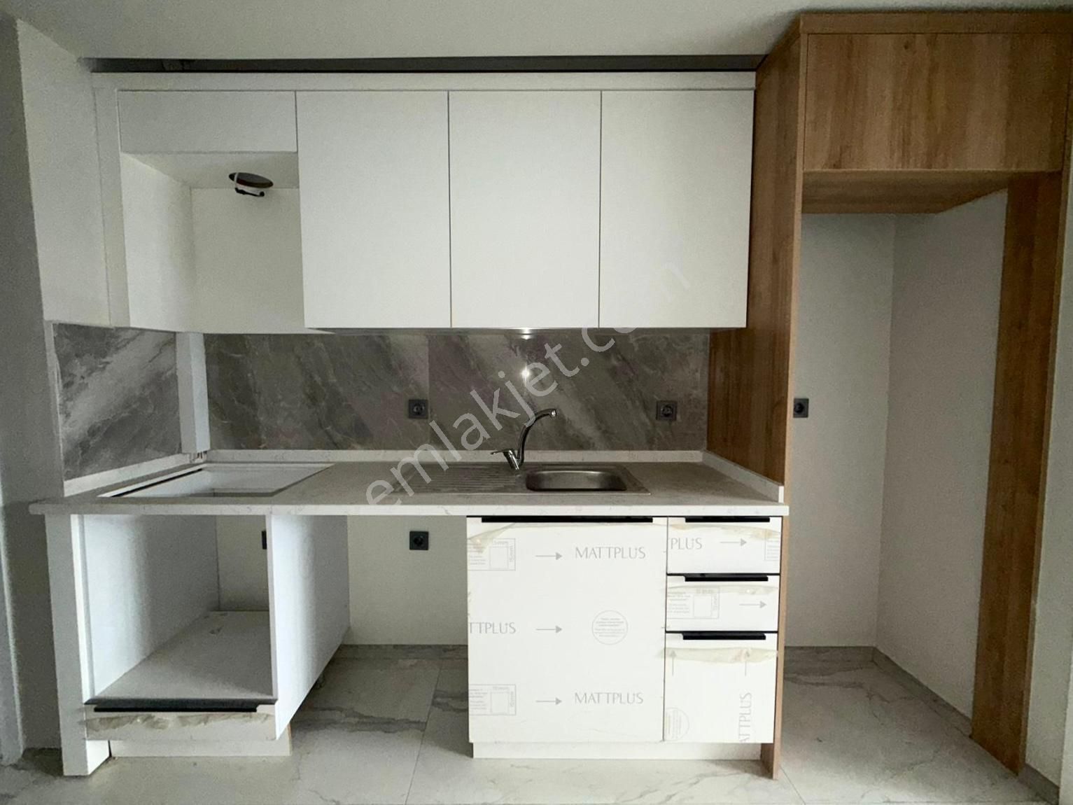 Referans'tan Zeytinli Merkez'de Ön Cephe Ayrı Mutfaklı Modern Tasarımlı 1+1 Daire - Görsel 2