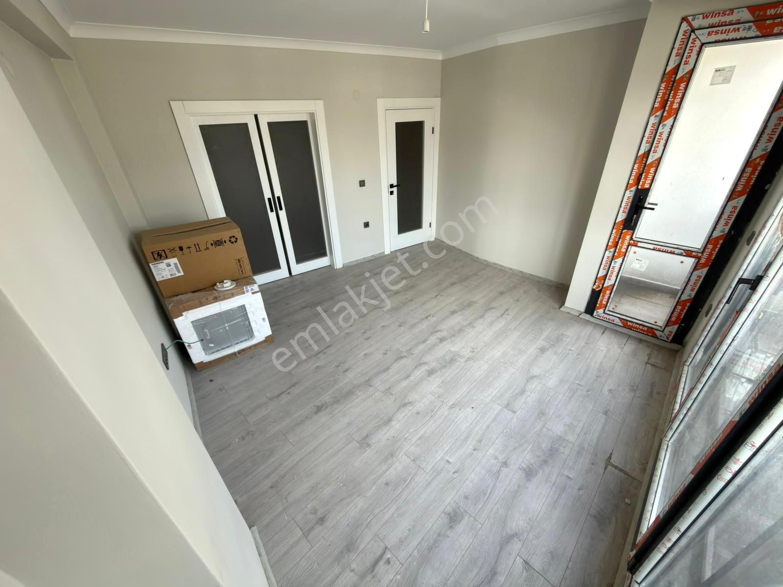 Referans'tan Zeytinli Merkez'de Ön Cephe Ayrı Mutfaklı Modern Tasarımlı 1+1 Daire - Görsel 18